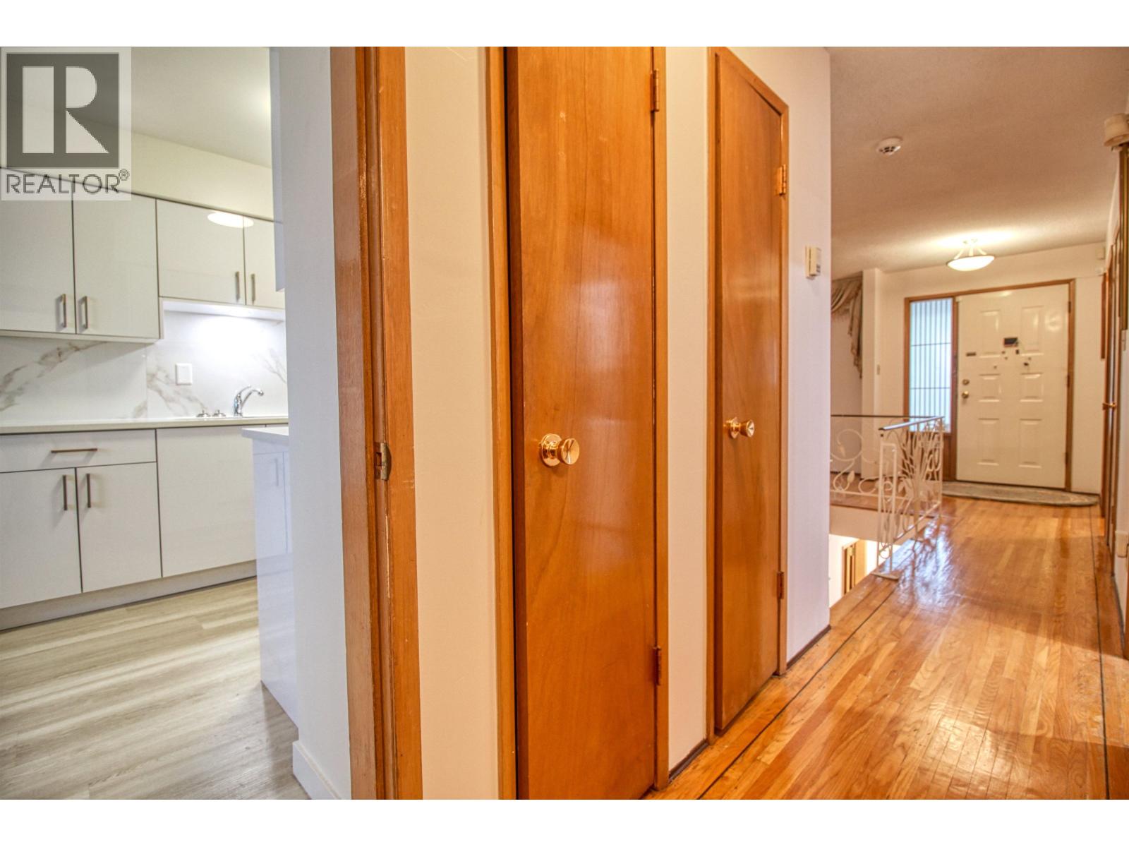 Top 904 E 52nd Avenue Property Photo 15