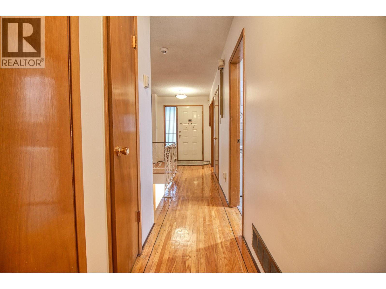 Top 904 E 52nd Avenue Property Photo 16