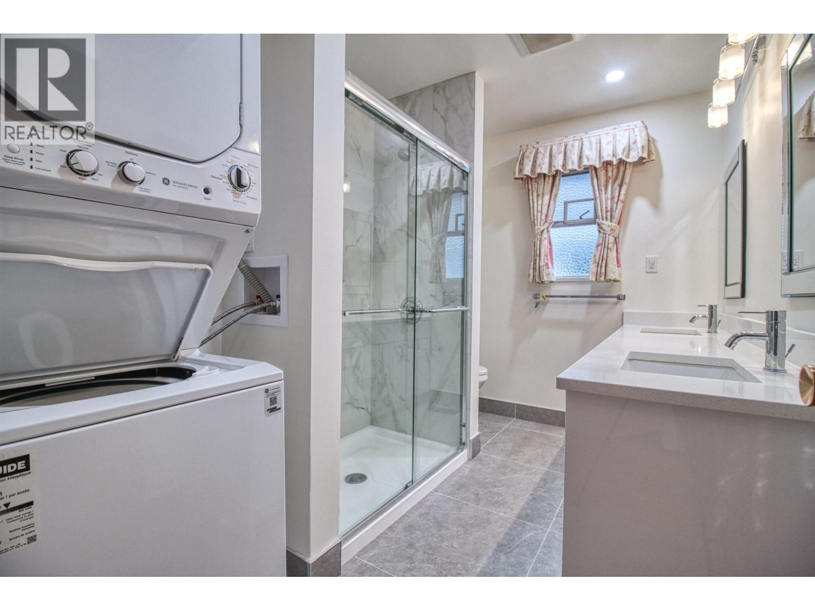 Top 904 E 52nd Avenue Property Photo 17