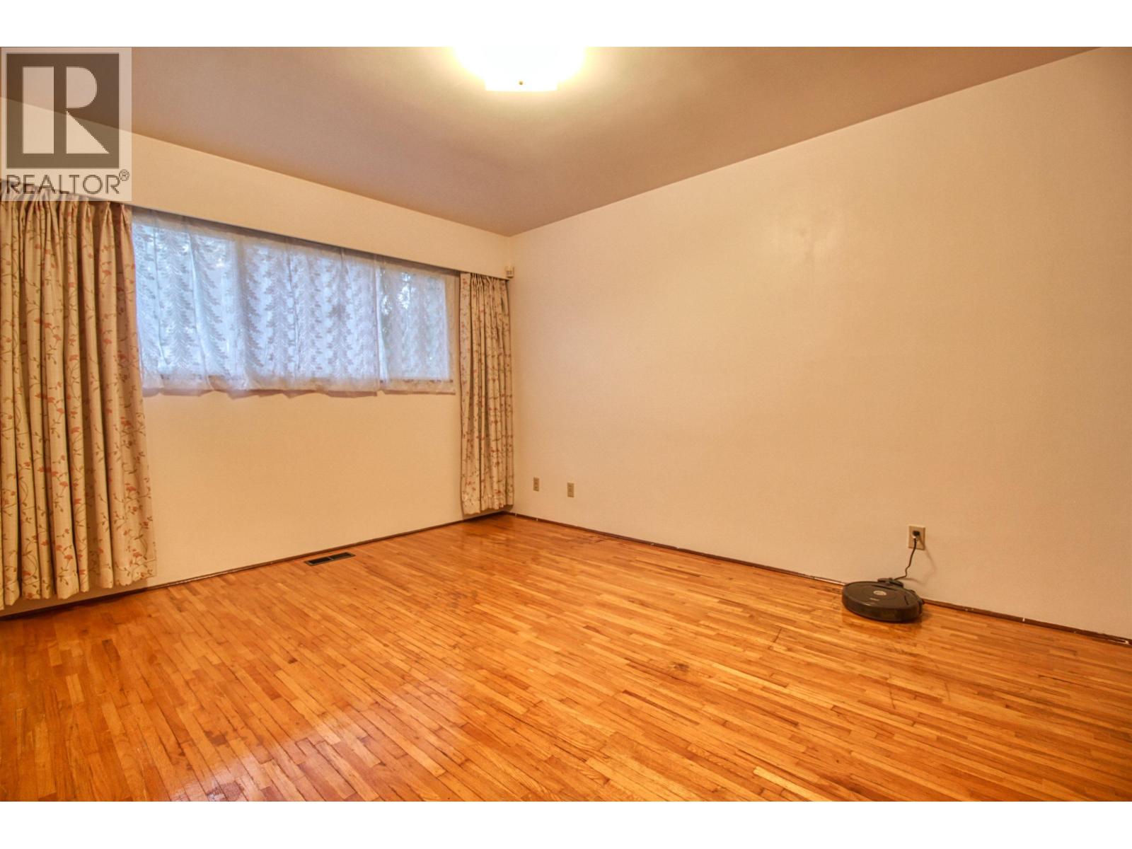 Top 904 E 52nd Avenue Property Photo 19