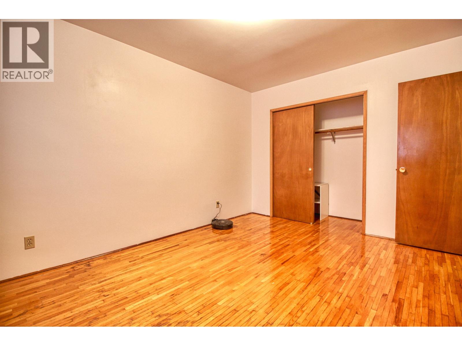 Top 904 E 52nd Avenue Property Photo 20