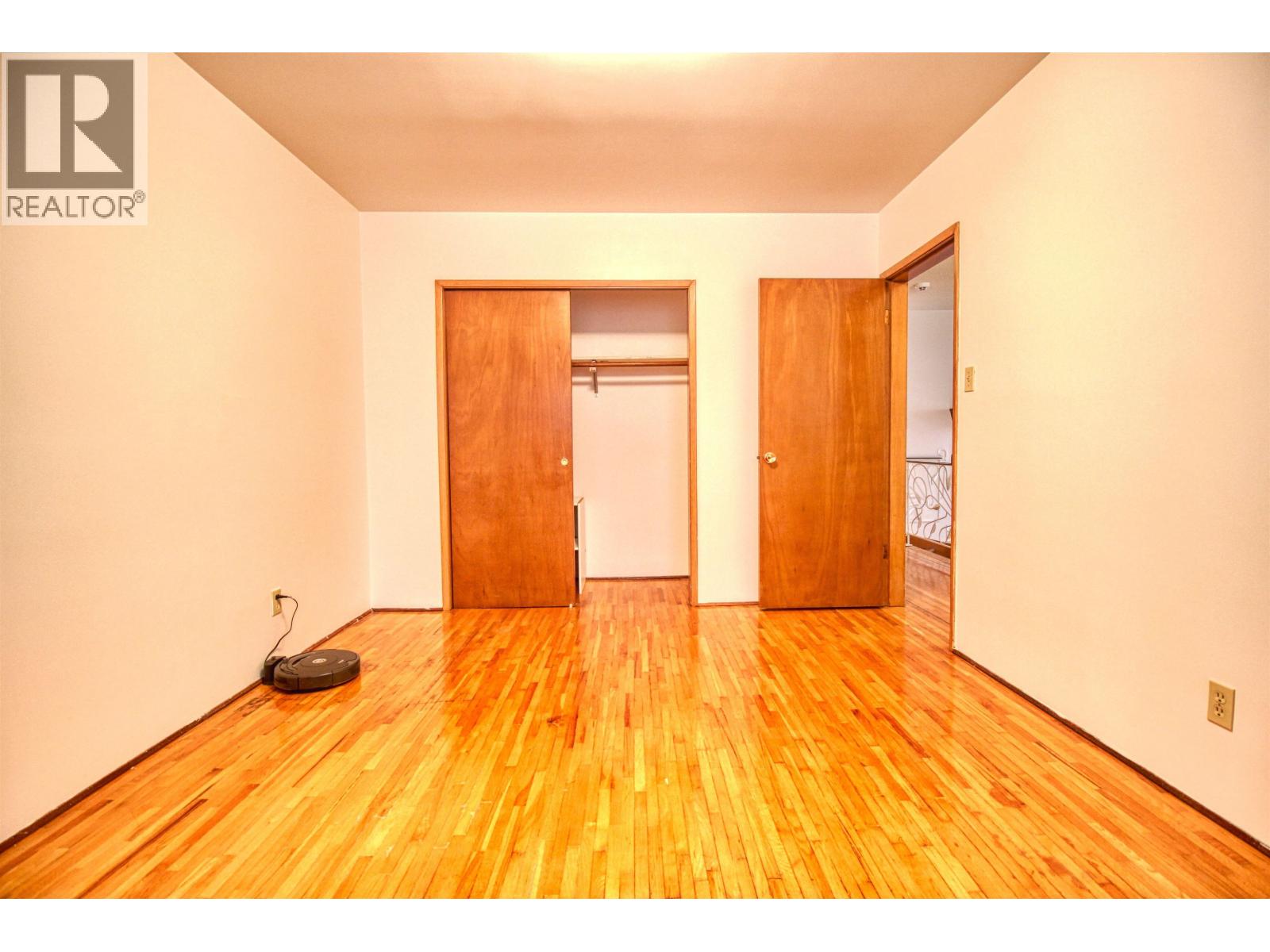Top 904 E 52nd Avenue Property Photo 21