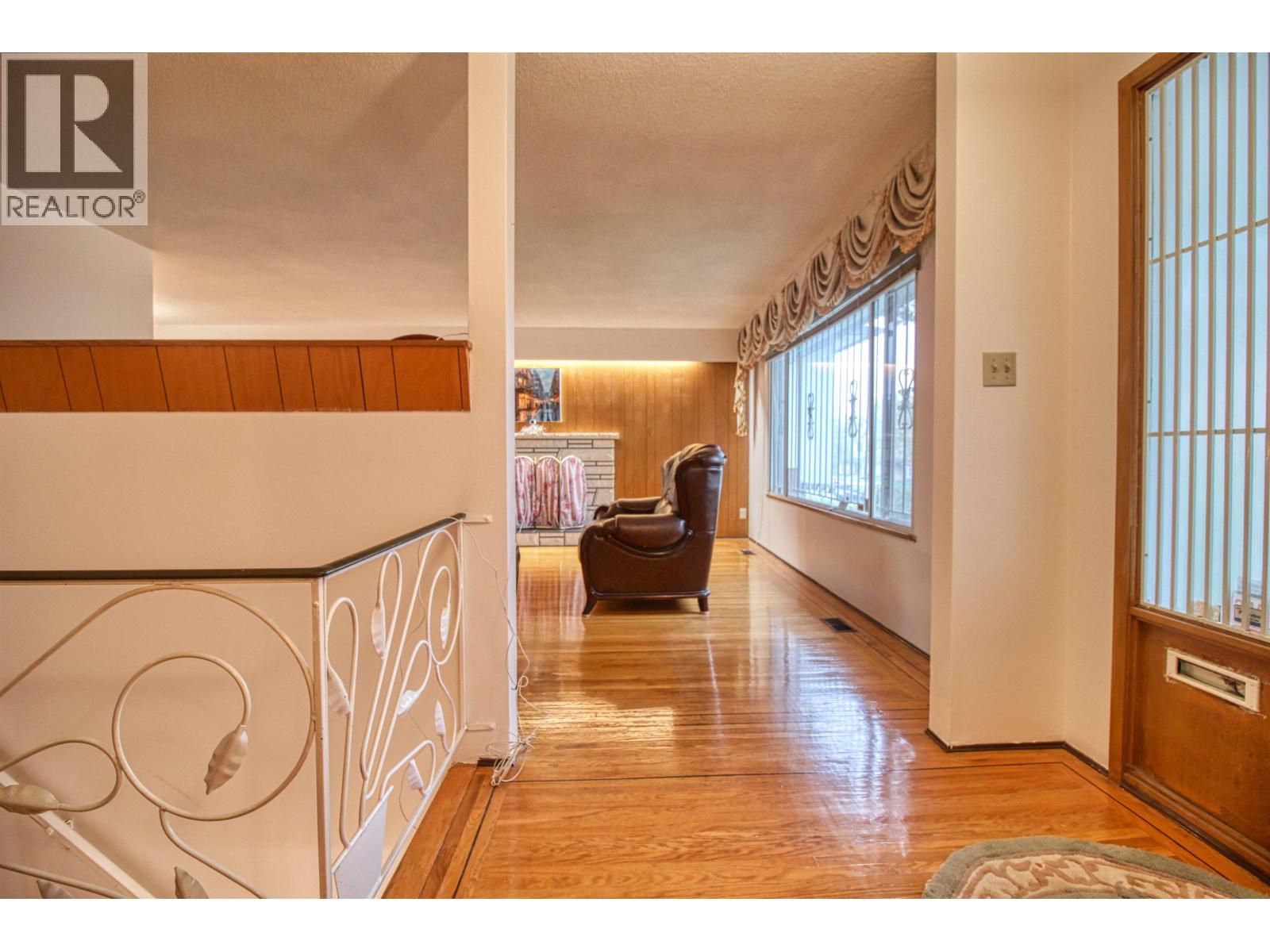 Top 904 E 52nd Avenue Property Photo 23
