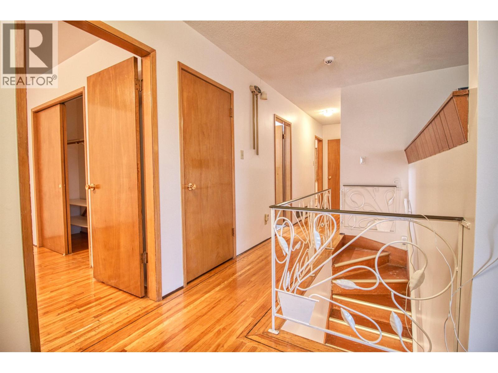 Top 904 E 52nd Avenue Property Photo 25