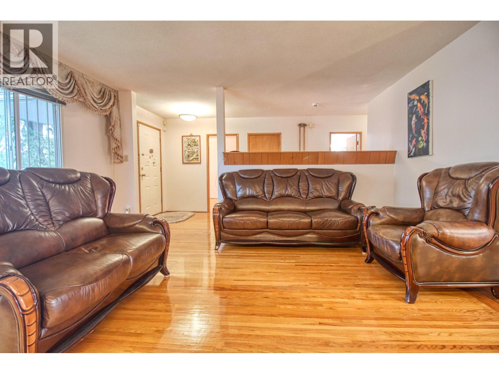 Top 904 E 52nd Avenue Property Photo 26