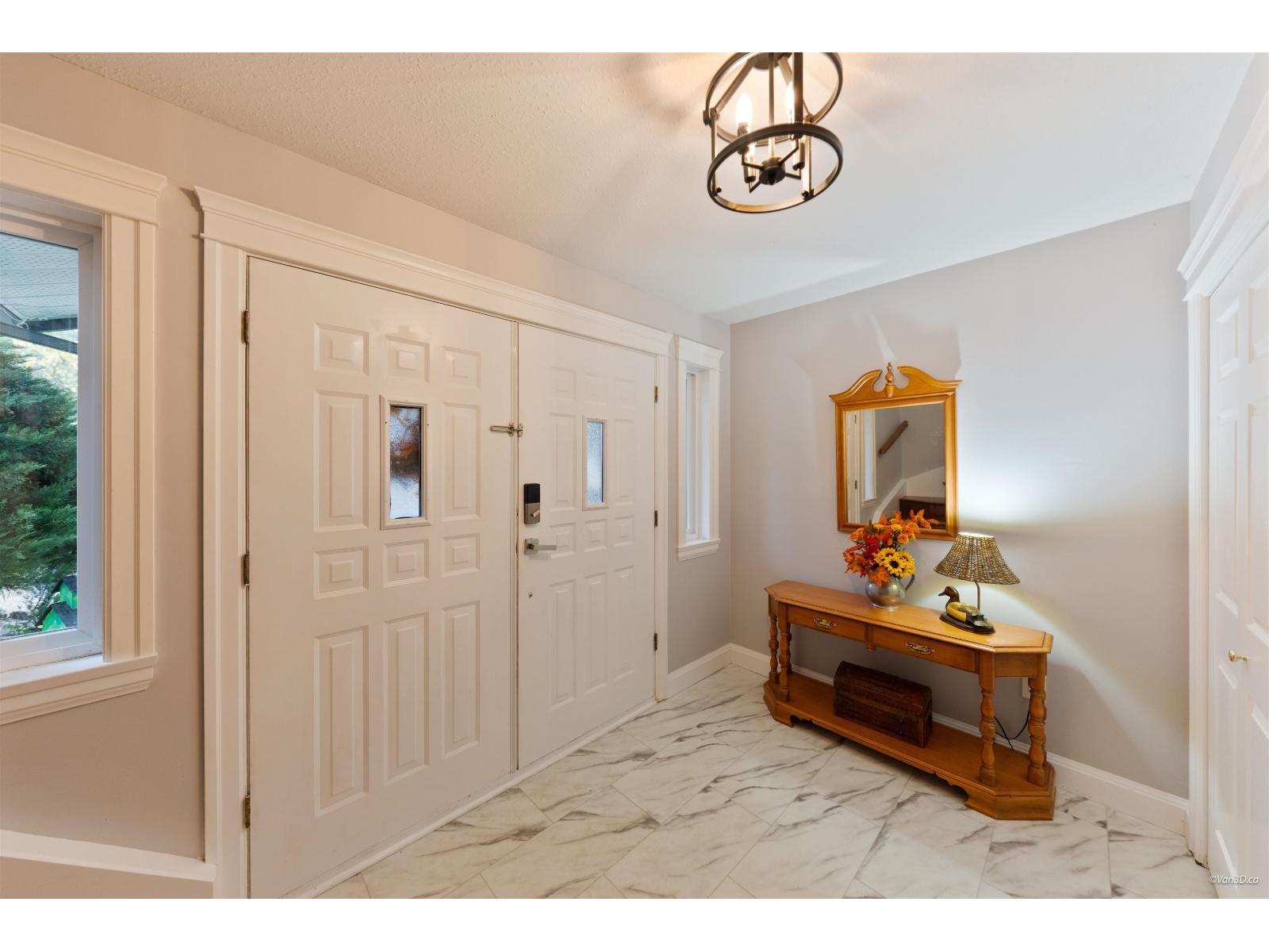 17245 59a Avenue Property Photo 2