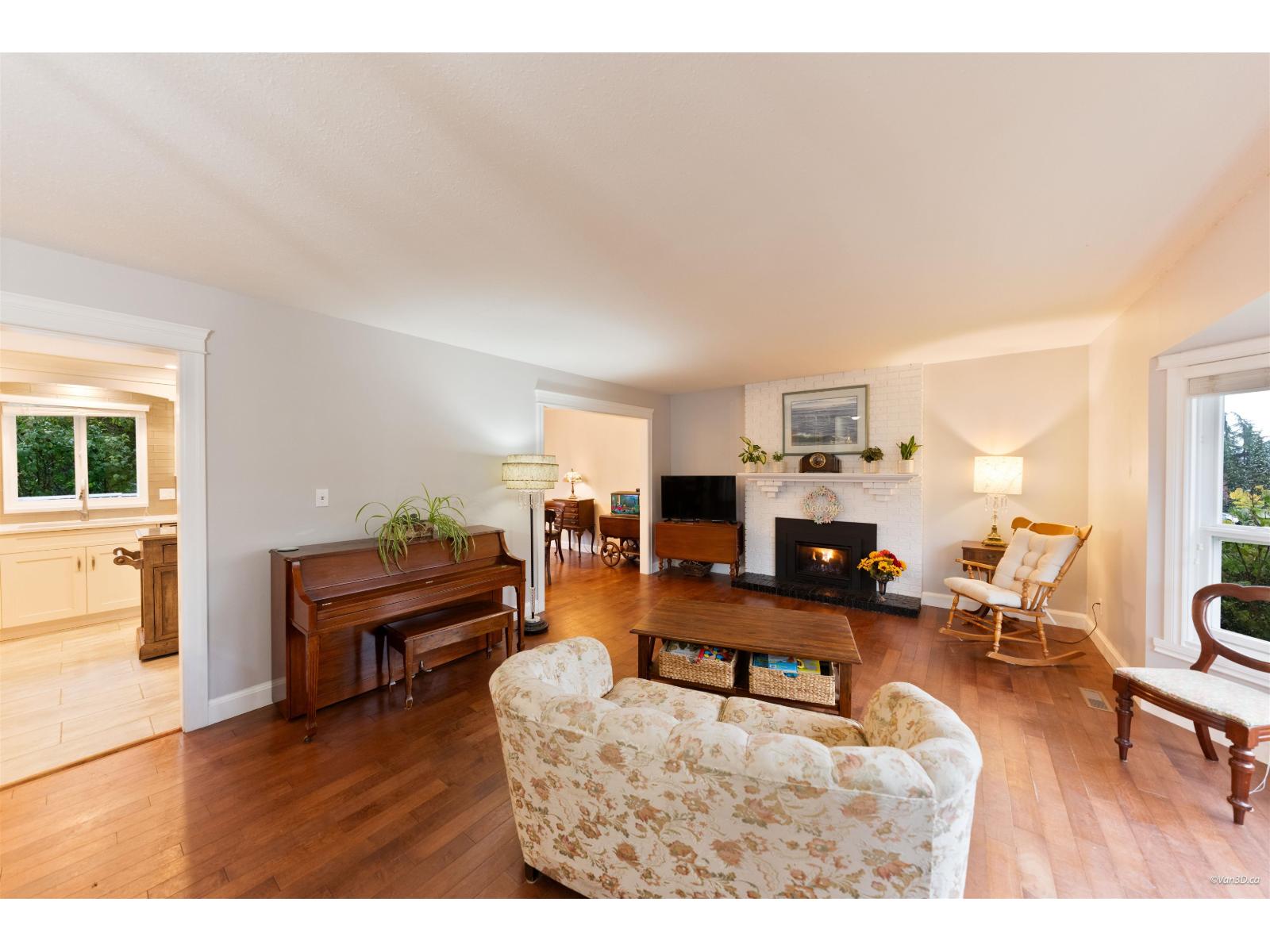 17245 59a Avenue Property Photo 3