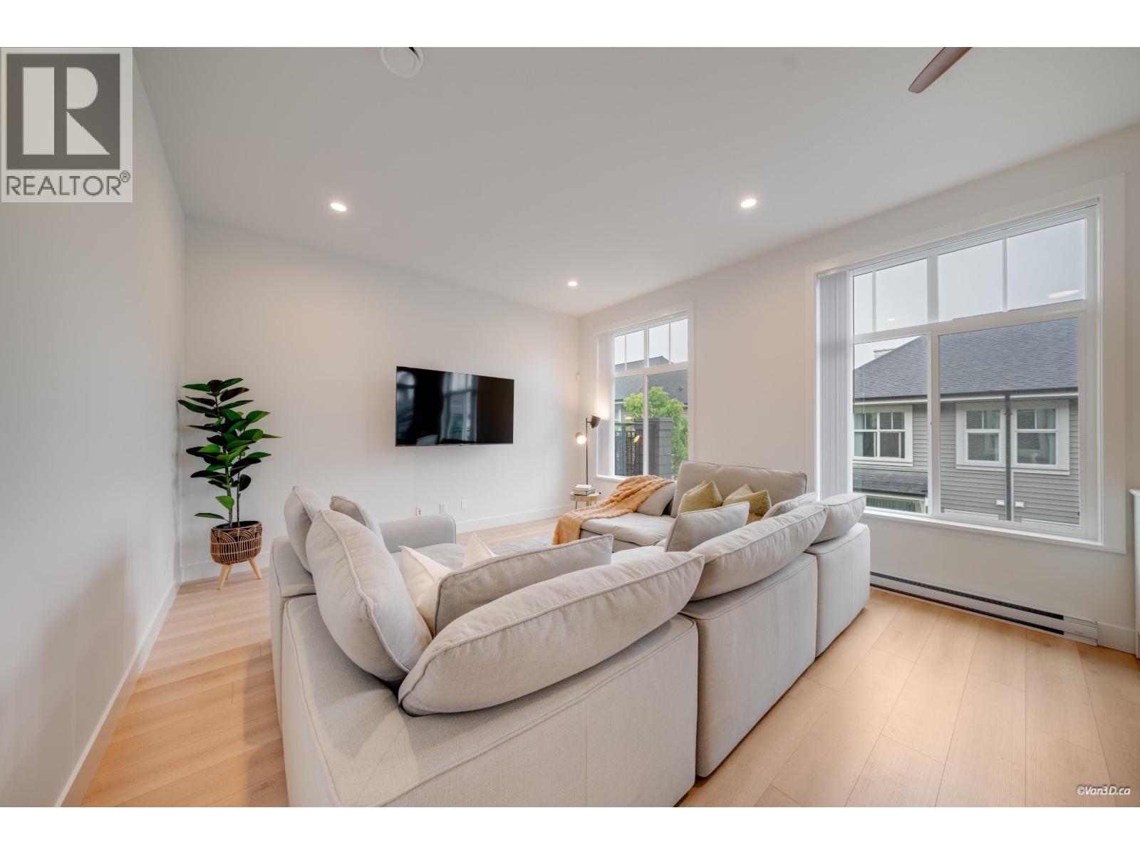 128 1340 Olmsted Street Property Photo 11
