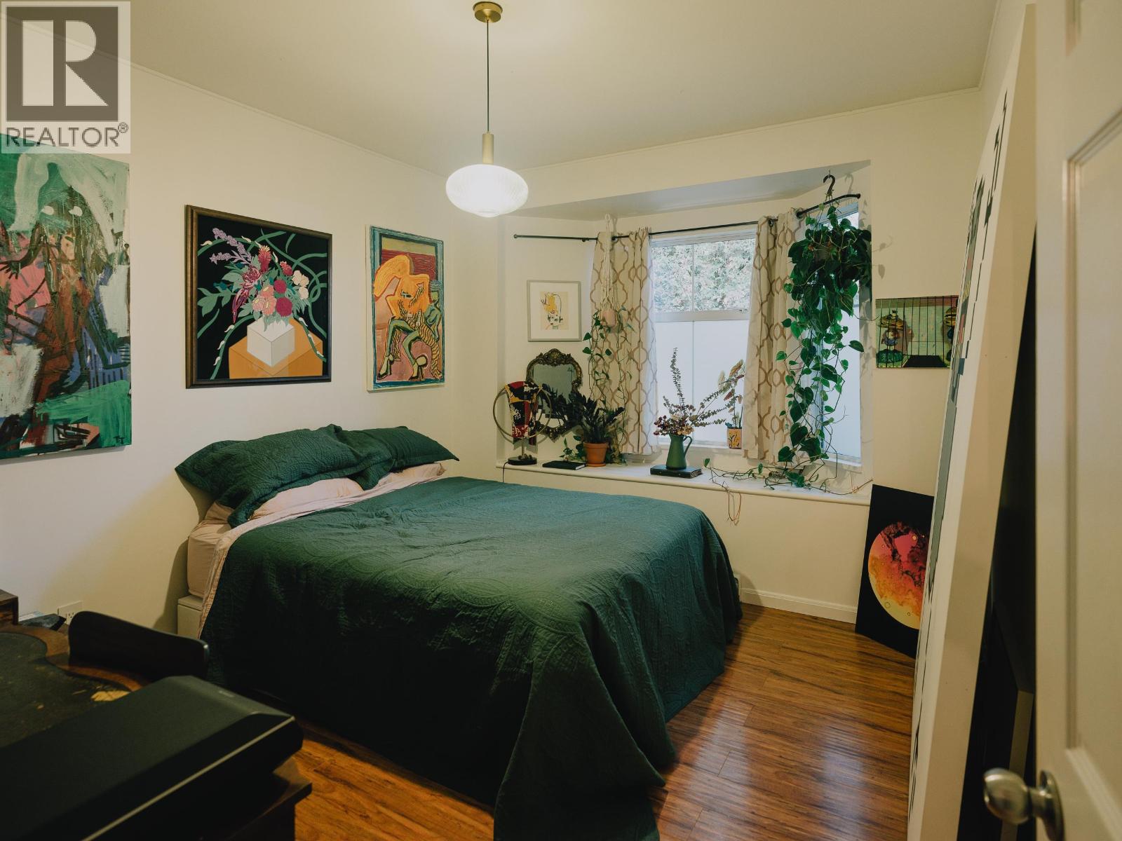 25 5988 Hastings Street Property Photo 10