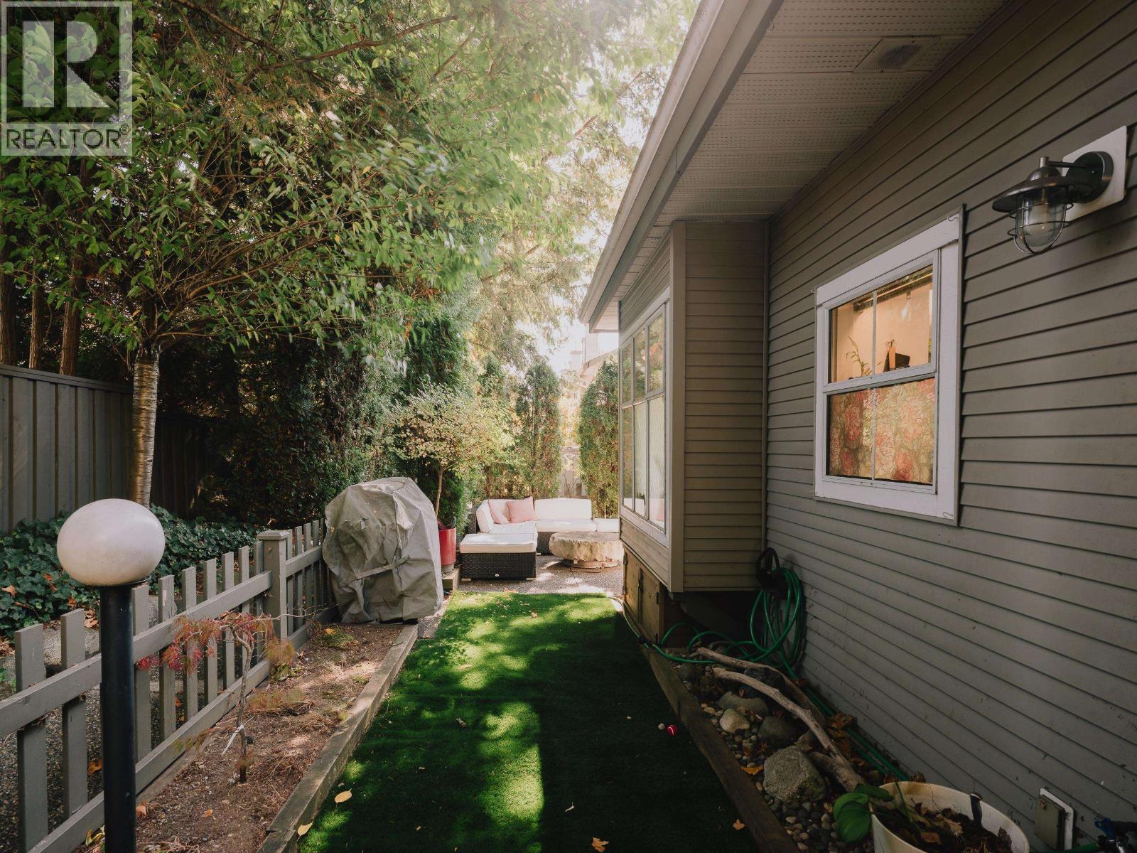 25 5988 Hastings Street Property Photo 16