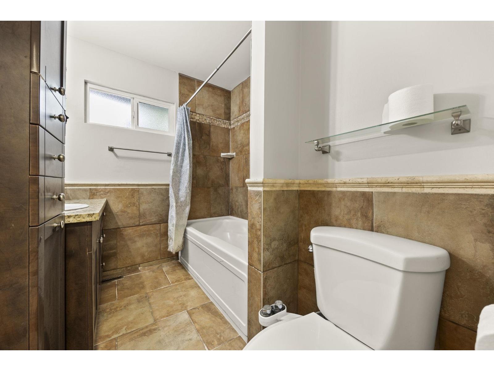 8495 164 Street Property Photo 12