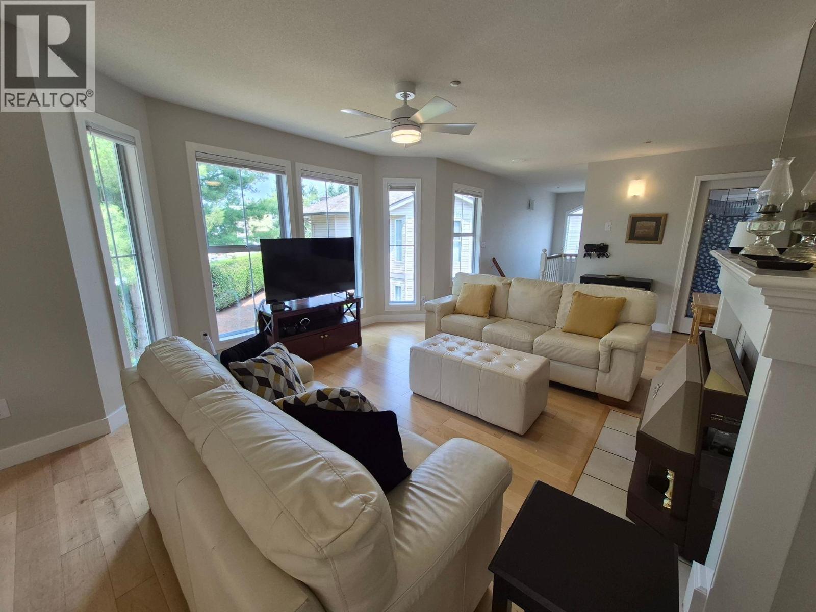26 19060 Ford Road Property Photo 2
