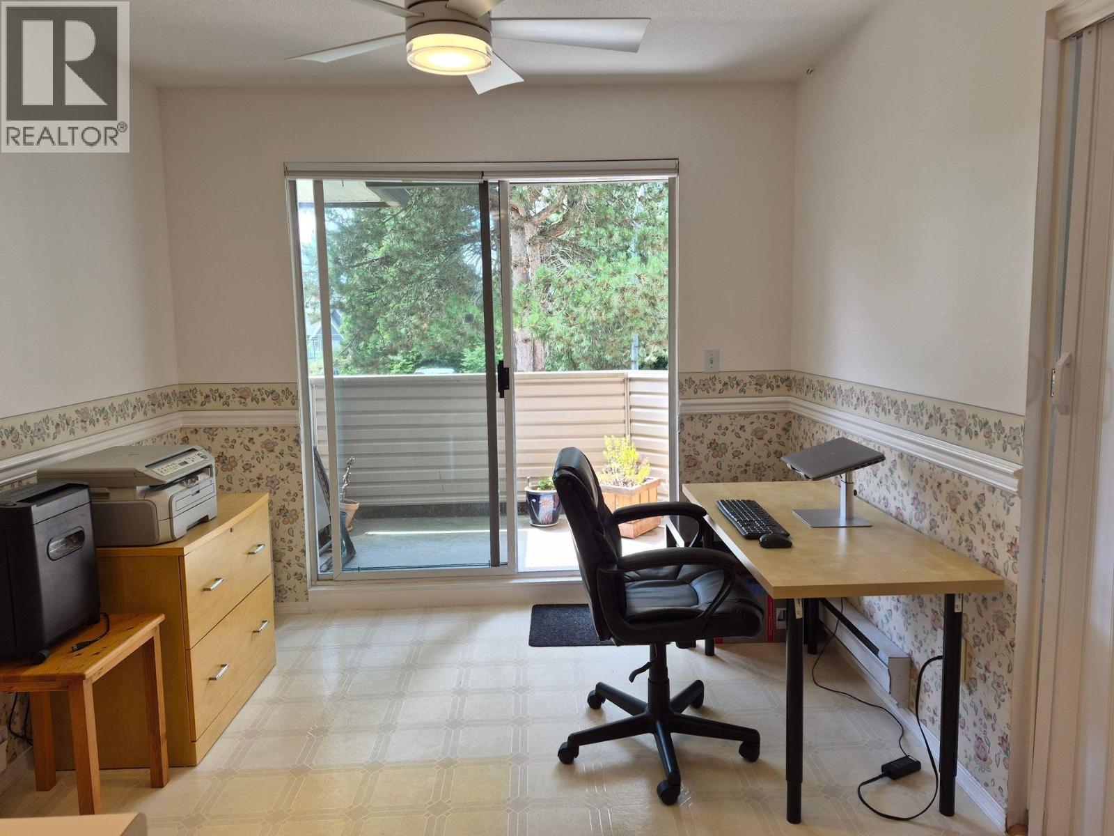 26 19060 Ford Road Property Photo 6