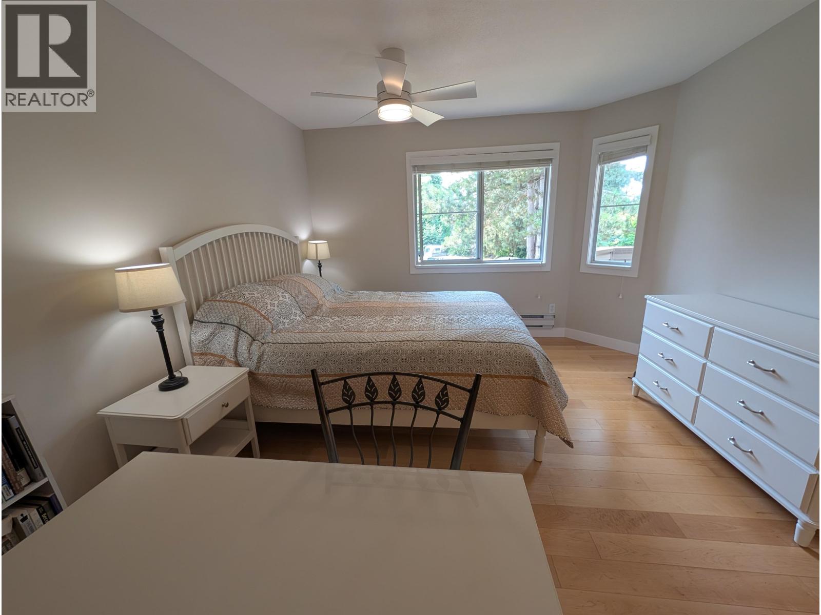 26 19060 Ford Road Property Photo 9