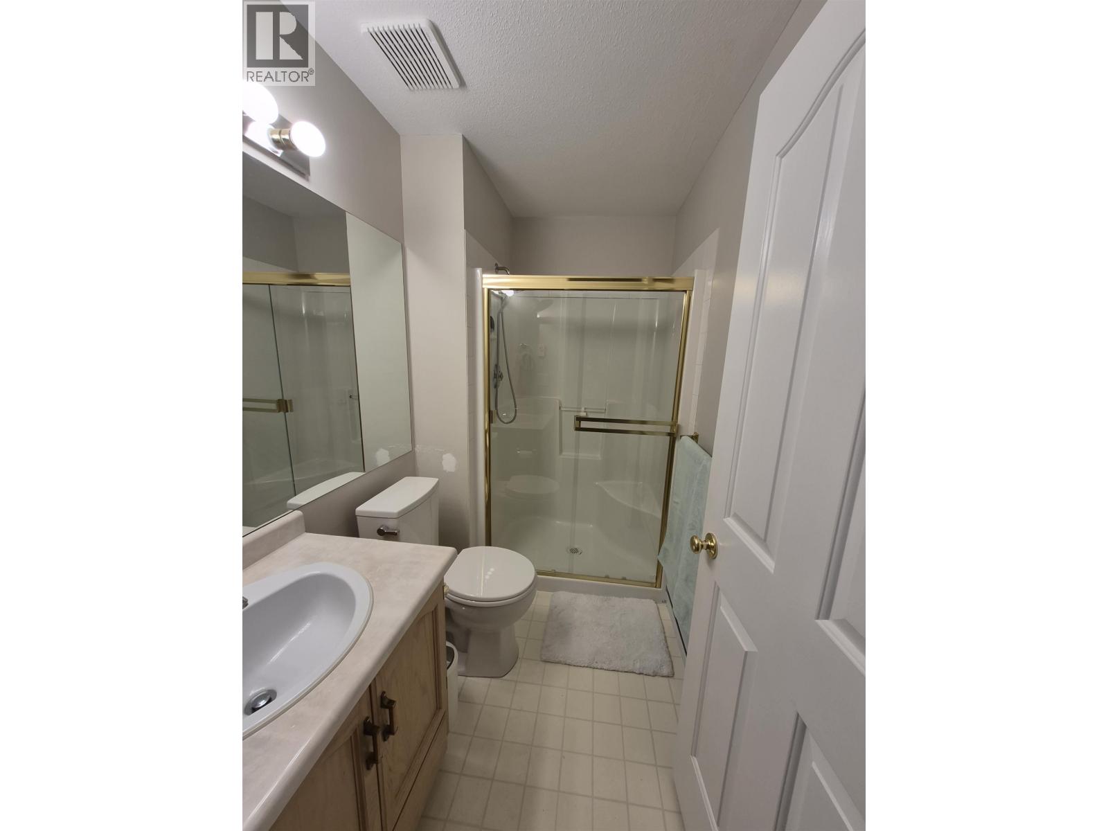 26 19060 Ford Road Property Photo 10