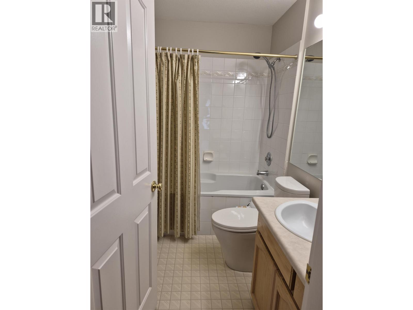 26 19060 Ford Road Property Photo 11