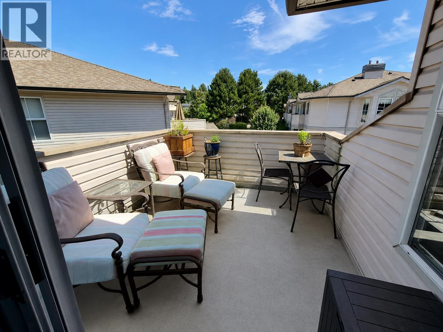 26 19060 Ford Road Property Photo 12