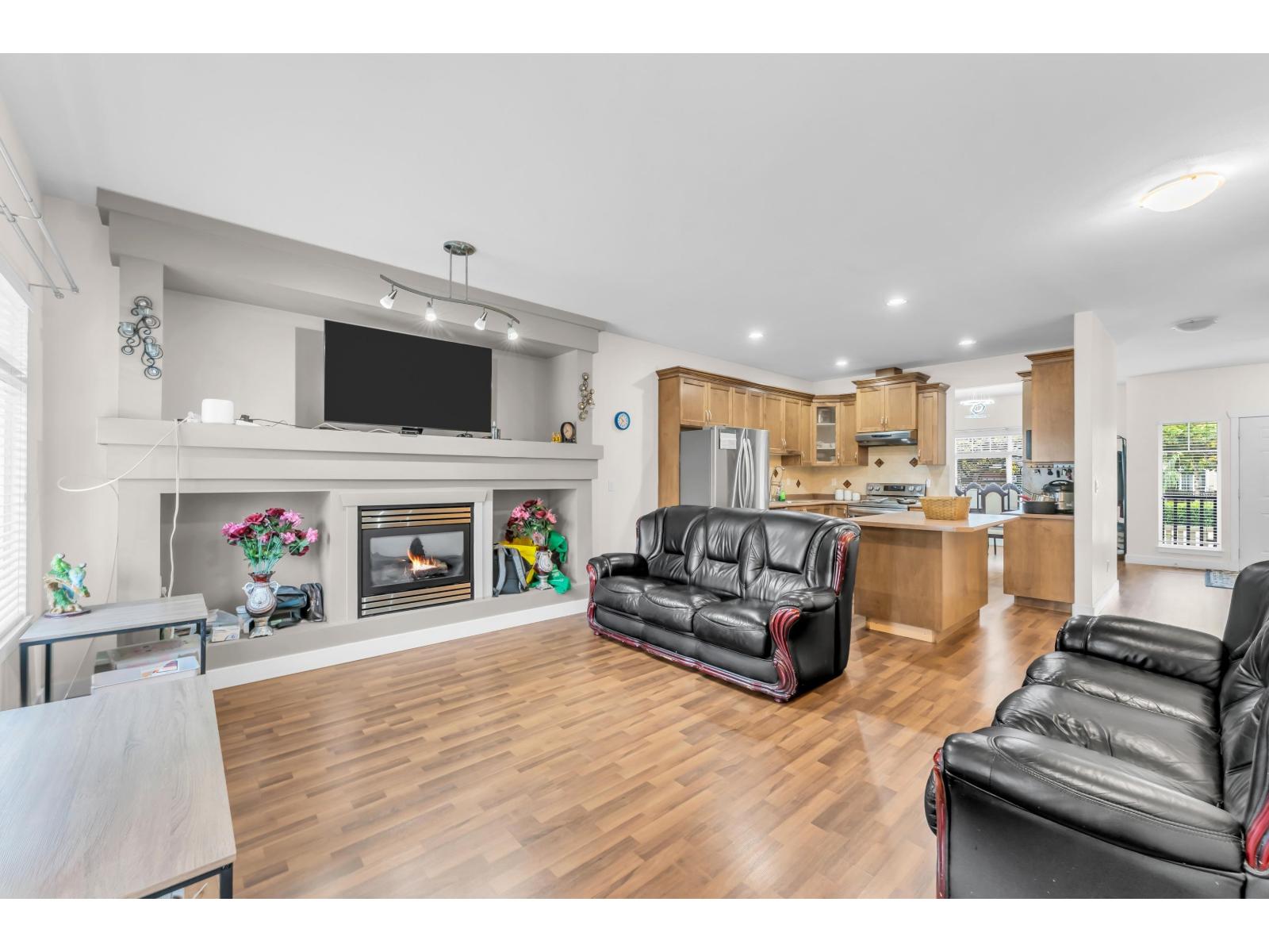 35 6195 168 Street Property Photo 6
