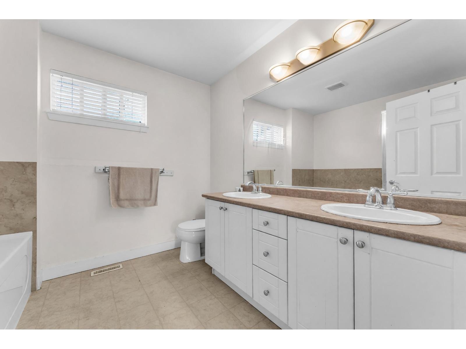 35 6195 168 Street Property Photo 23