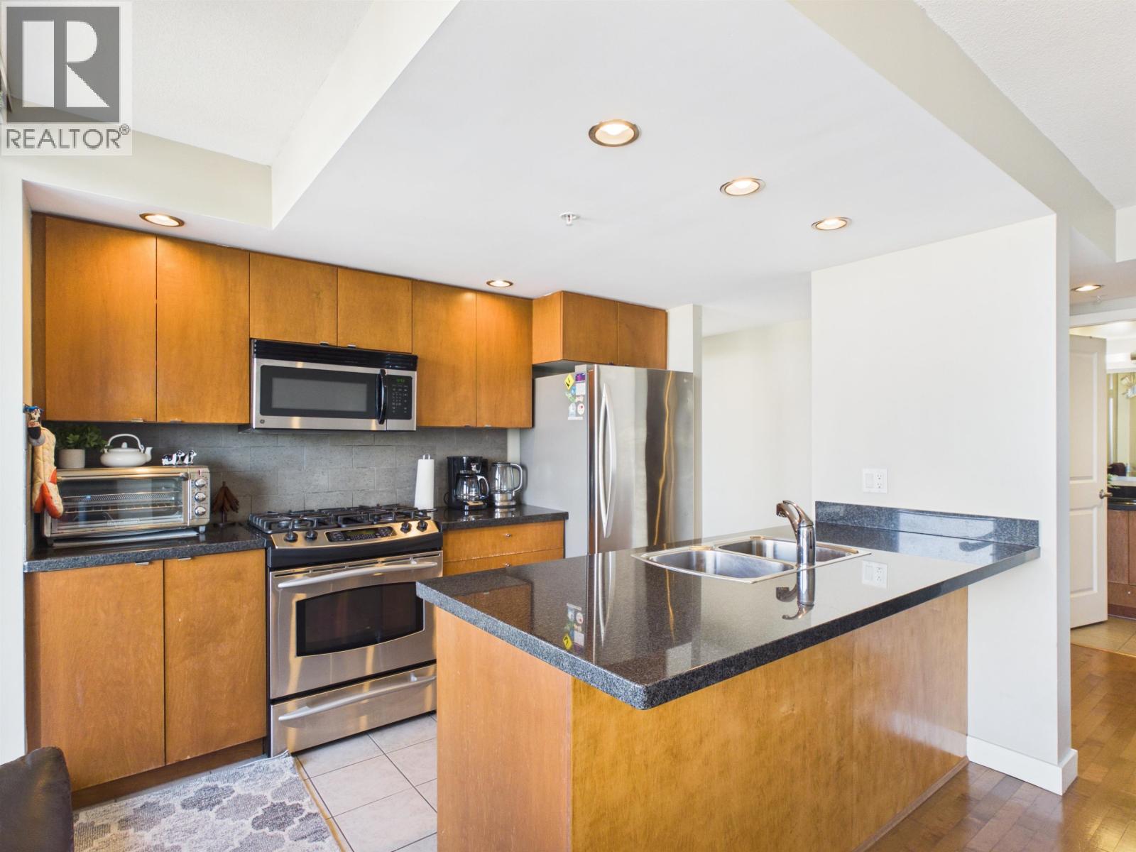 1003 6233 Katsura Street Property Photo 4