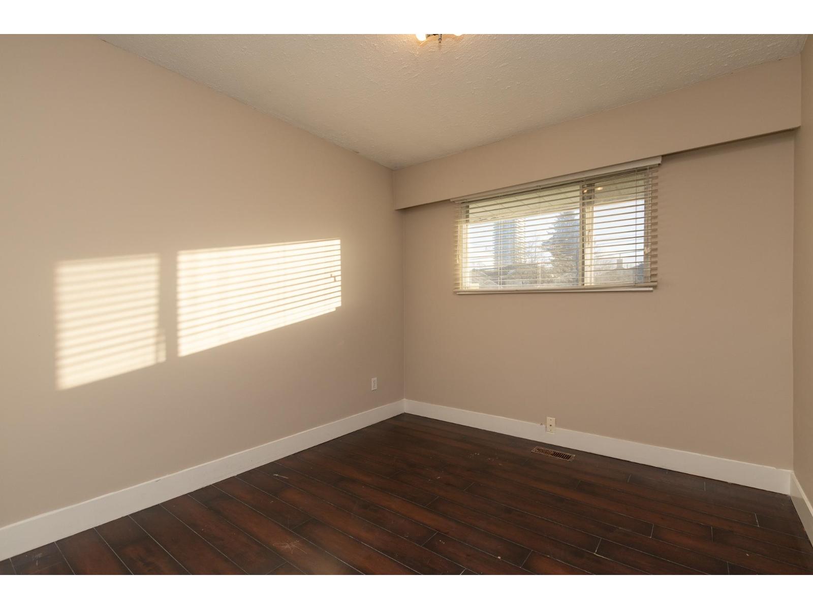 11875 82 Avenue Property Photo 5