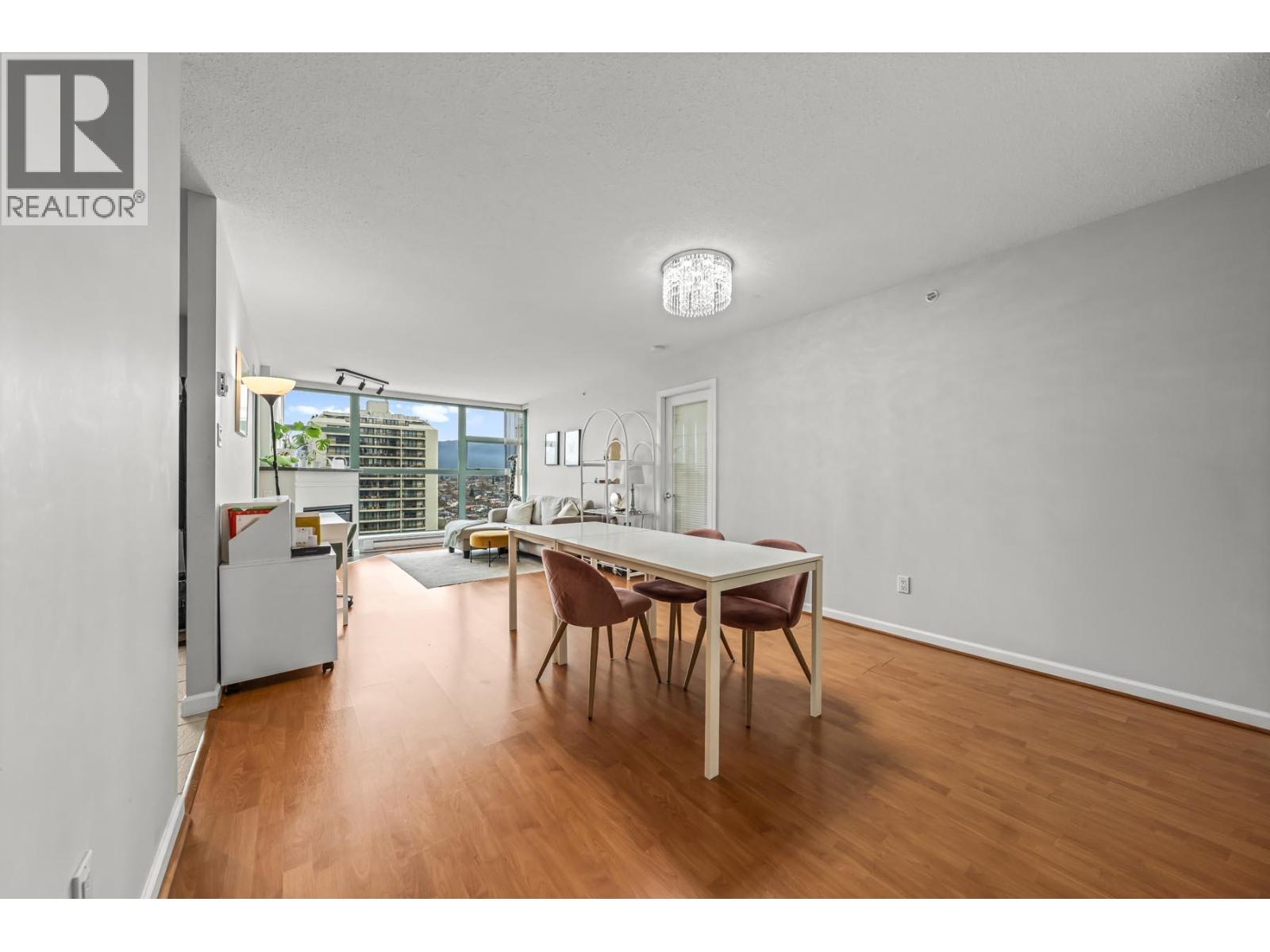 2105 4398 Buchanan Street Property Photo 4