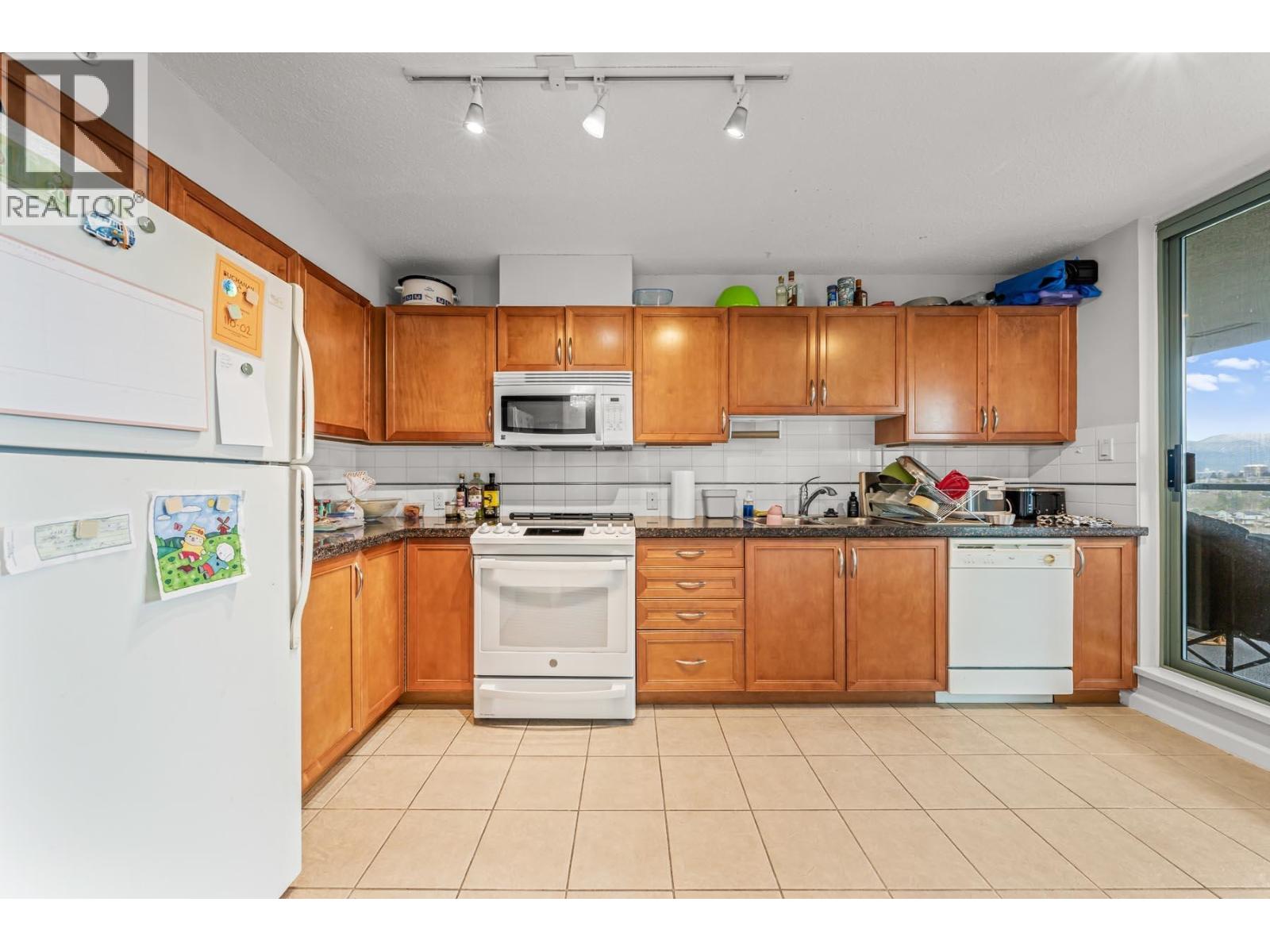 2105 4398 Buchanan Street Property Photo 8