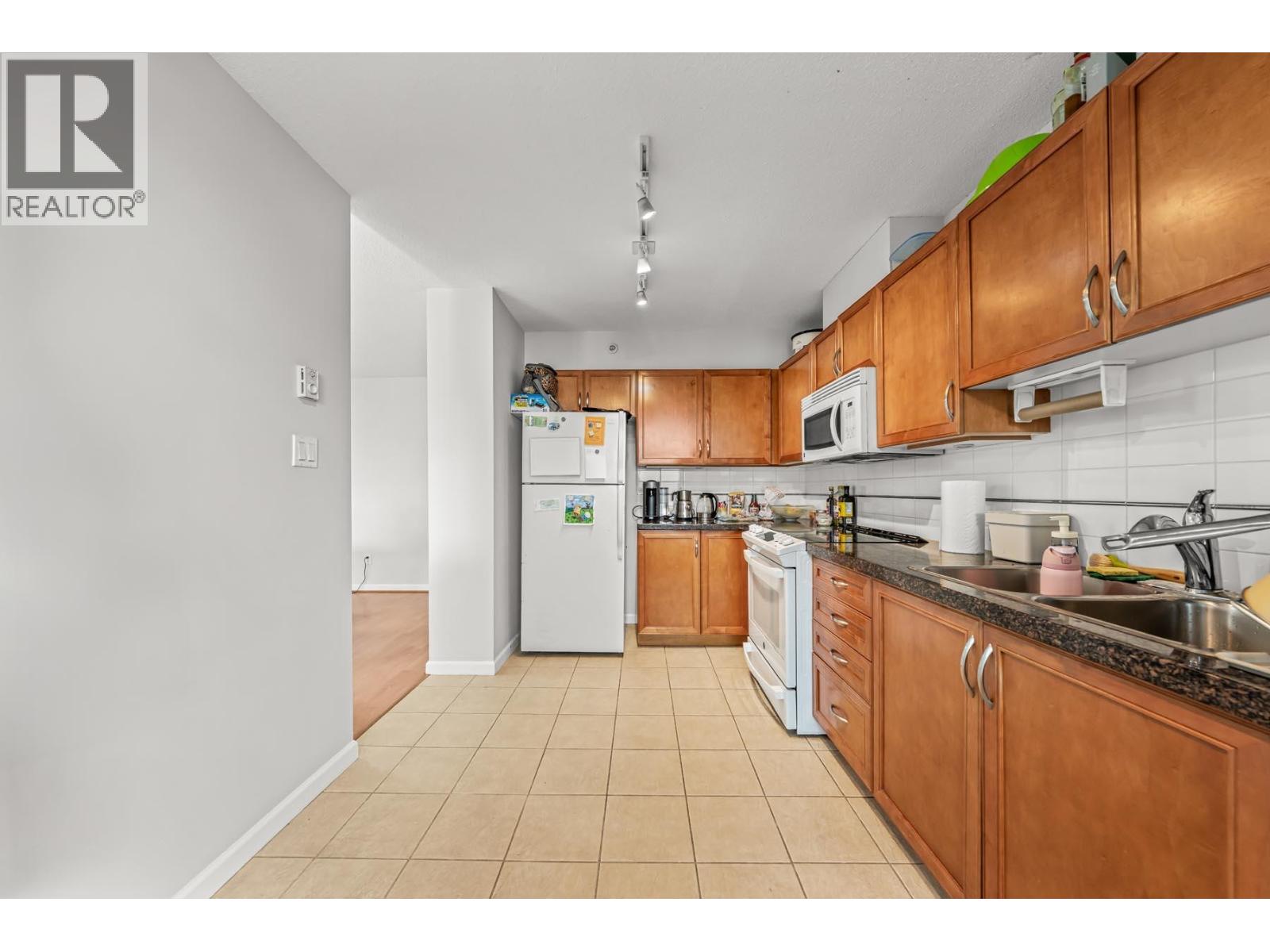 2105 4398 Buchanan Street Property Photo 9
