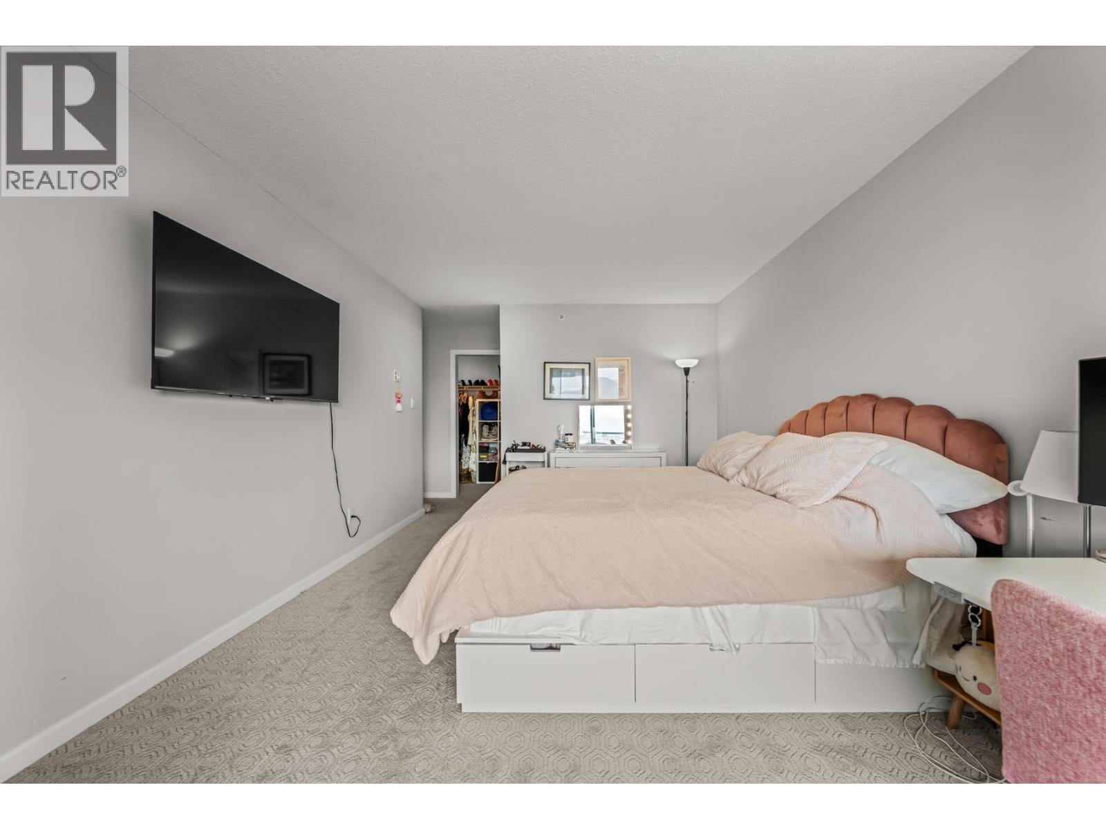 2105 4398 Buchanan Street Property Photo 12