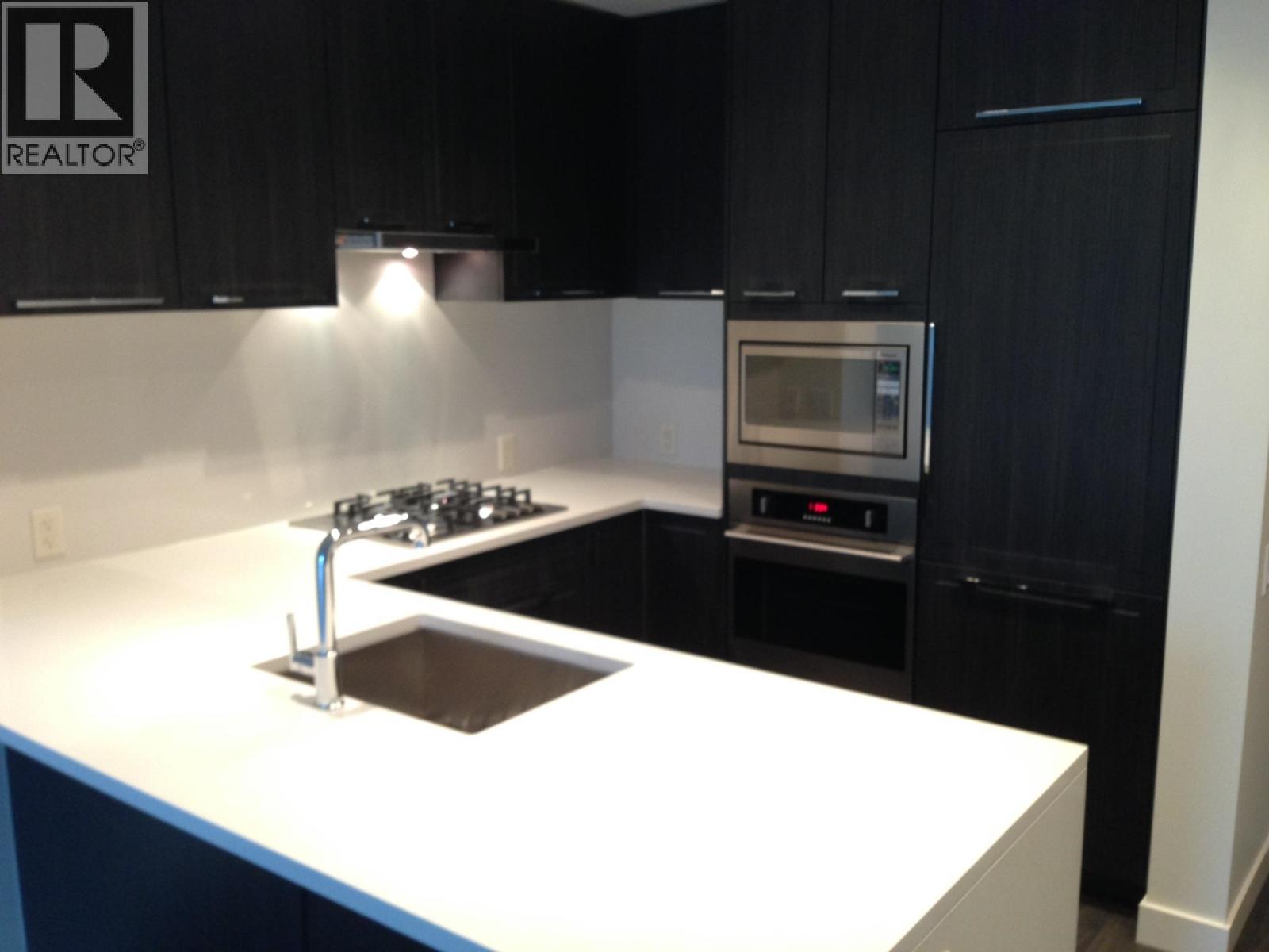 601 6677 Cambie Street Property Photo 2