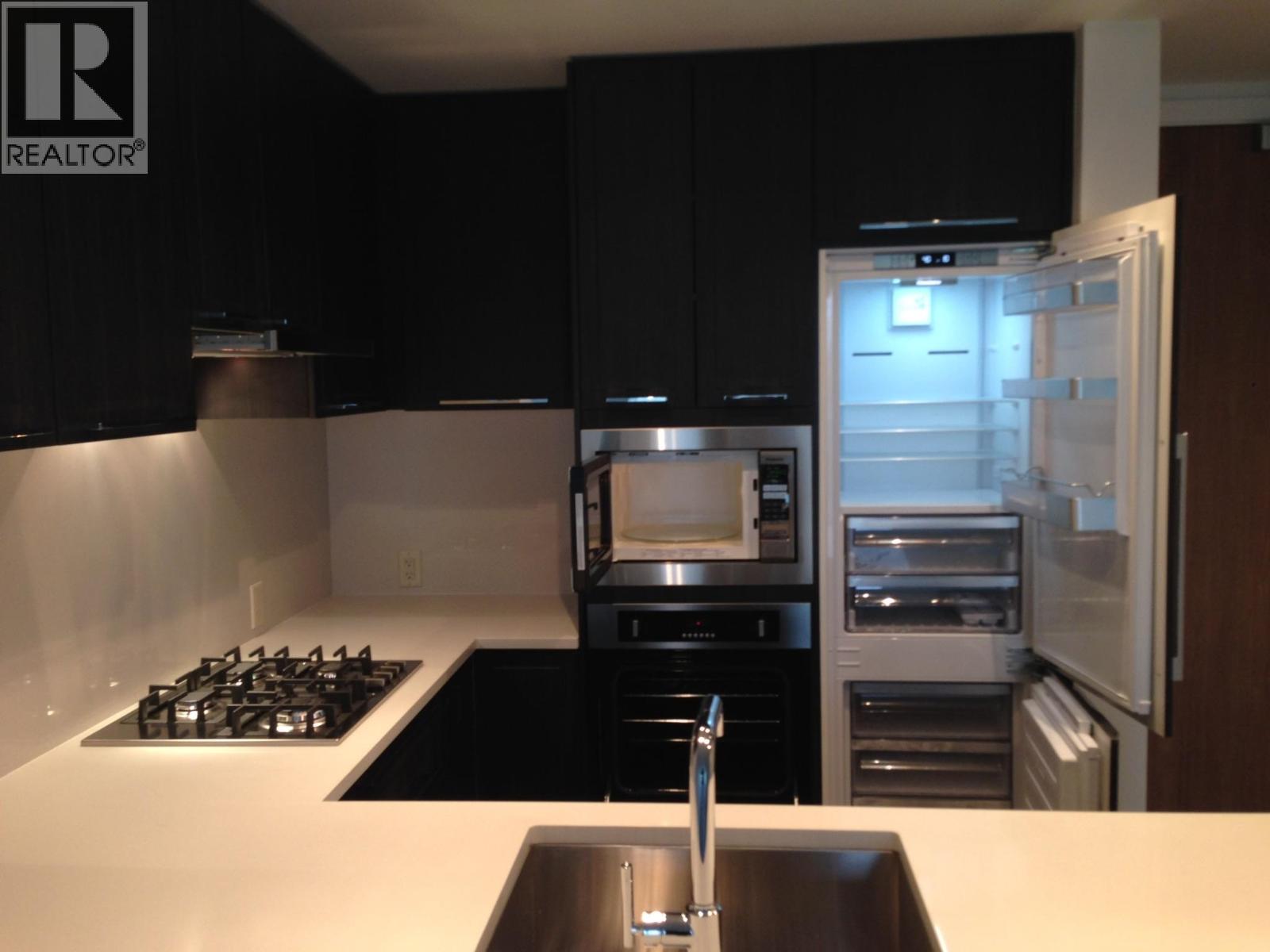 601 6677 Cambie Street Property Photo 5
