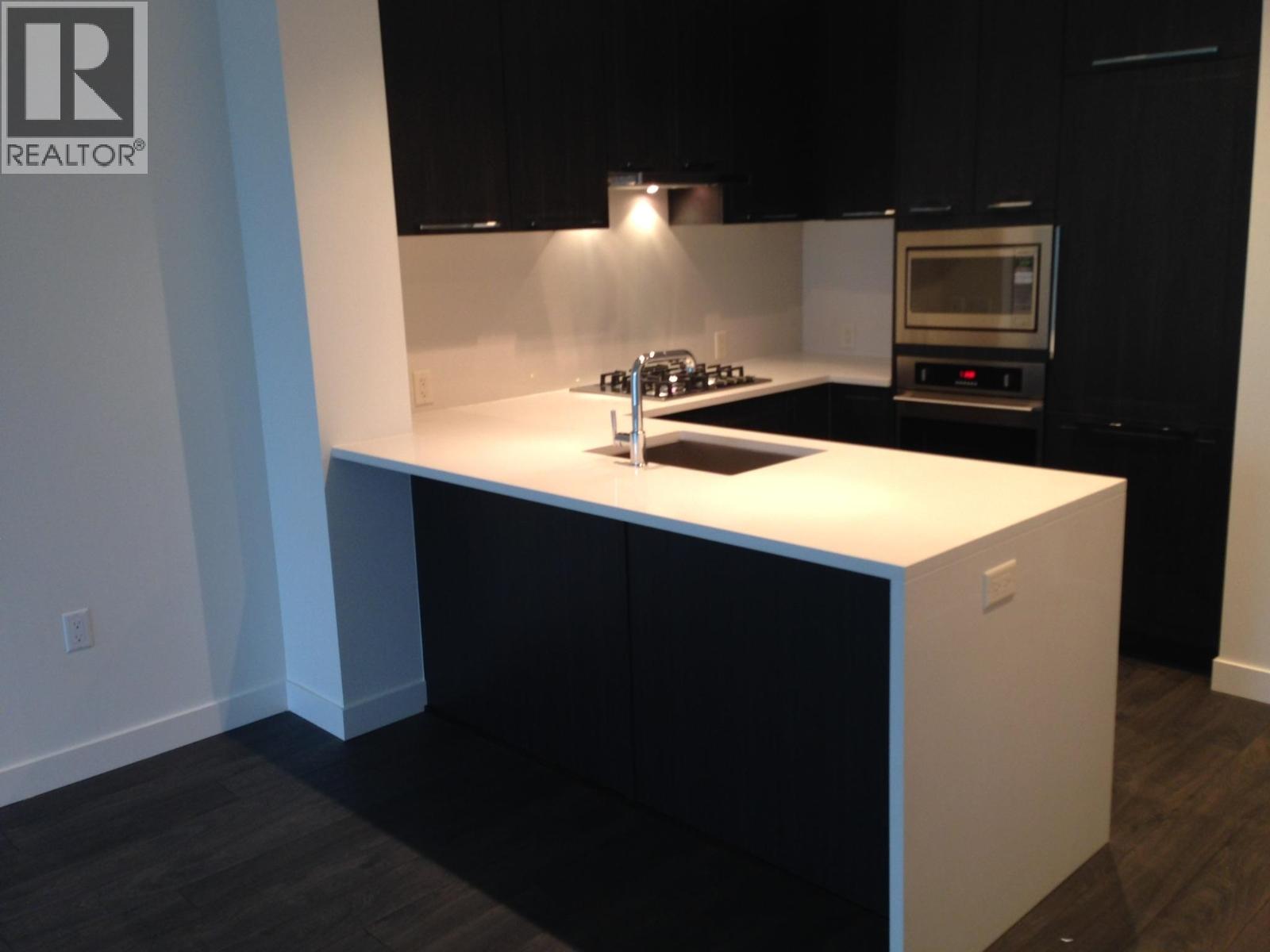 601 6677 Cambie Street Property Photo 6