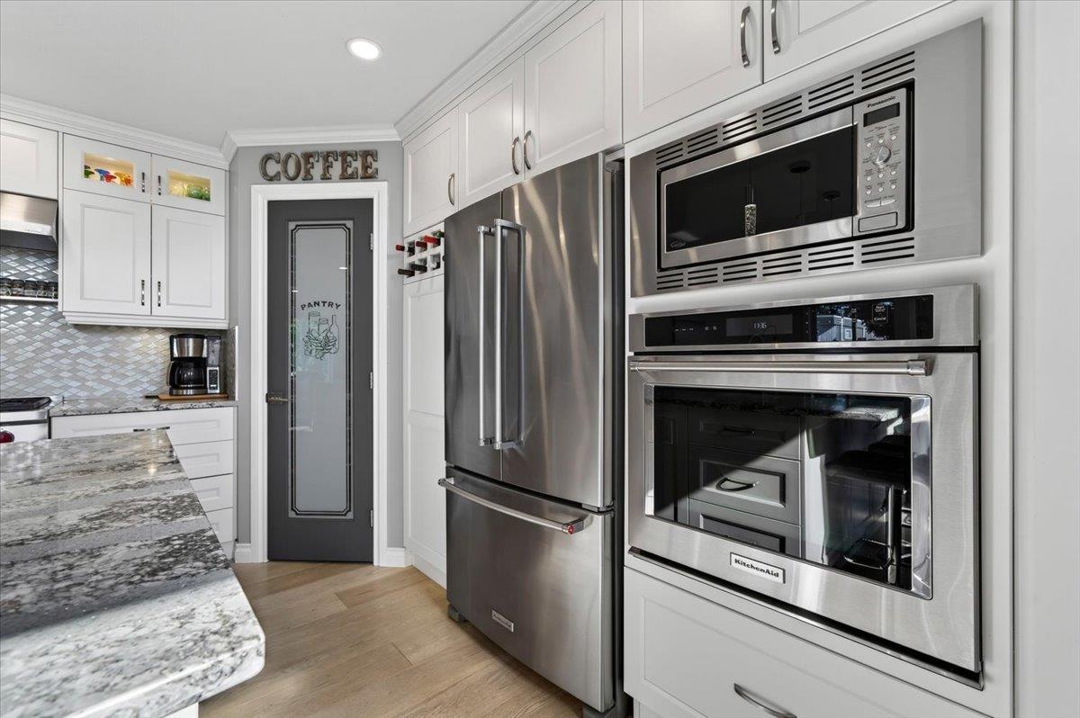 927 Kent Street Property Photo 8