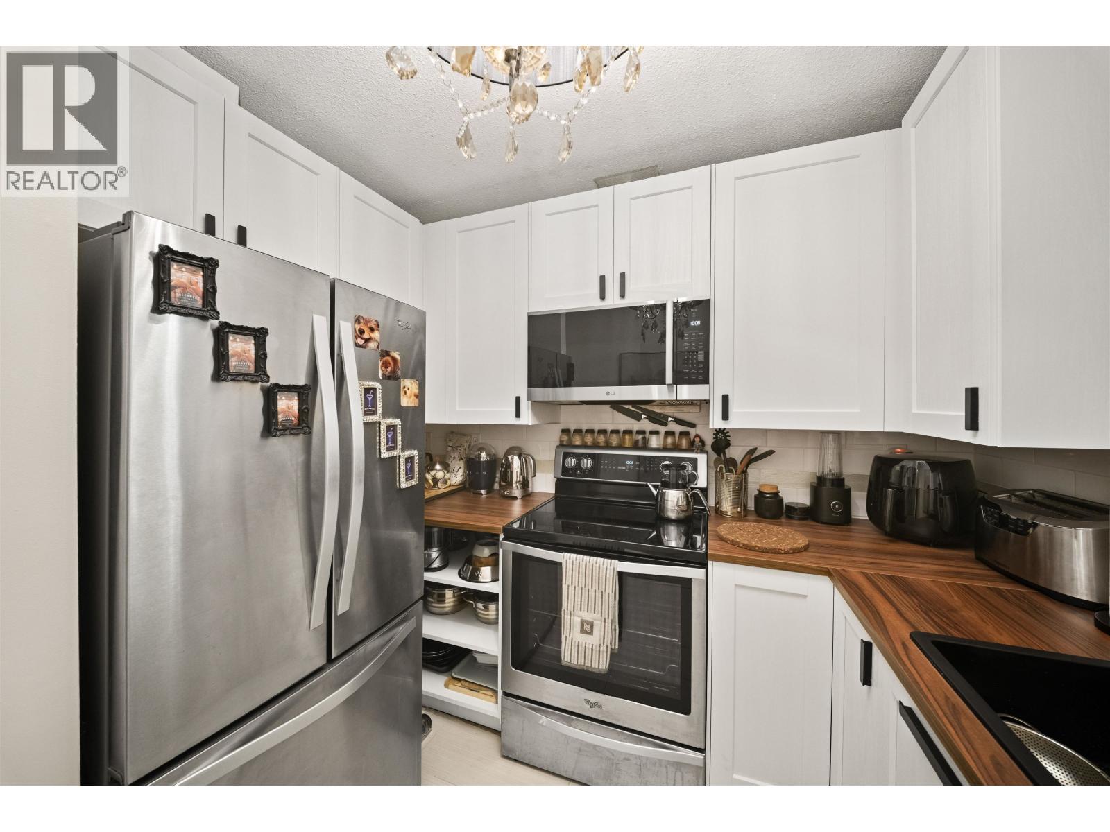 8582 Wilderness Court Property Photo 6