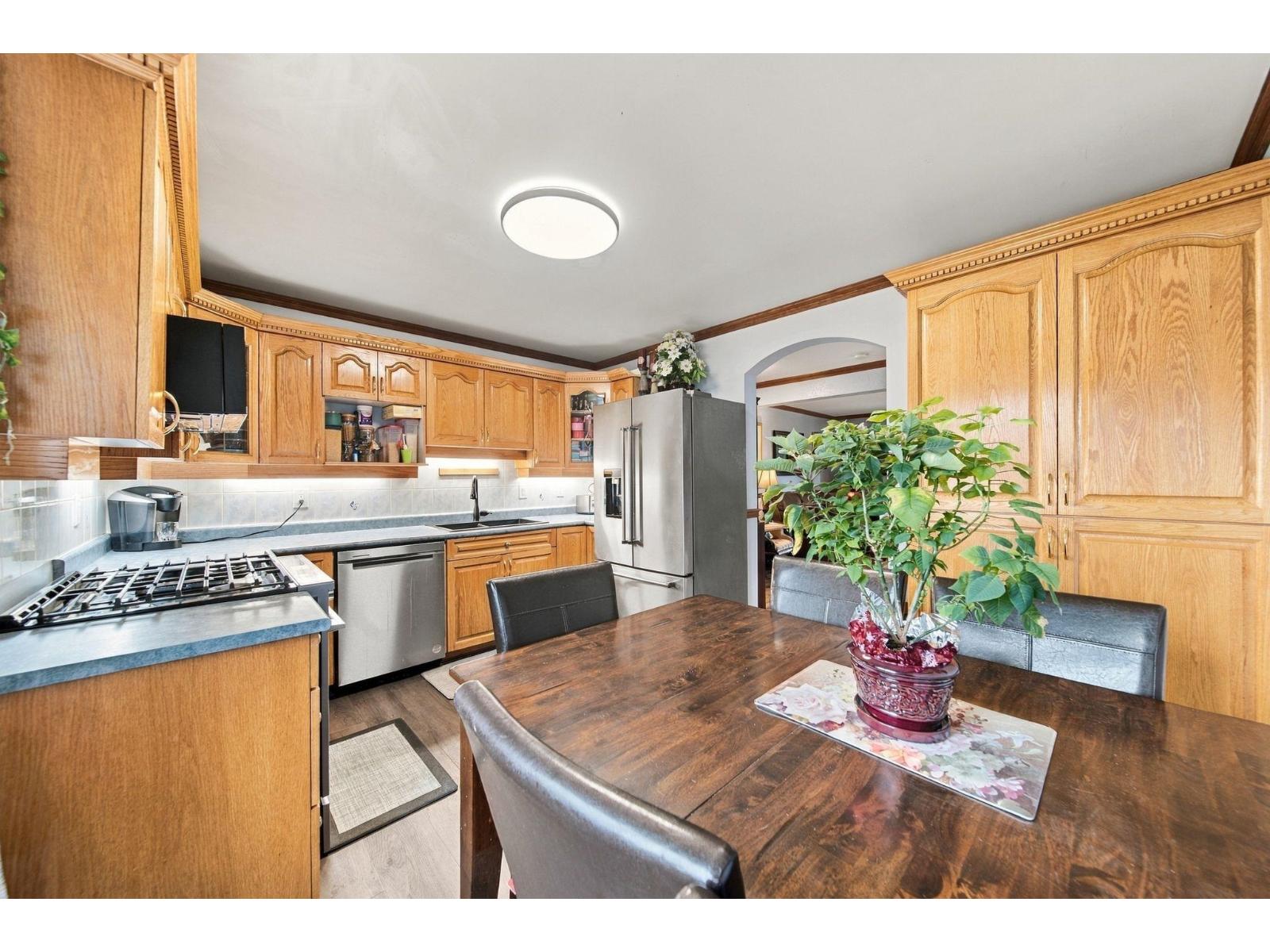 16 11735 89a Avenue Property Photo 4