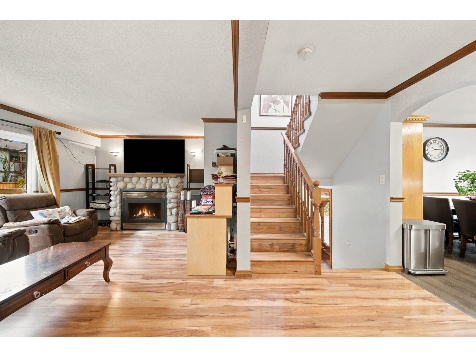 16 11735 89a Avenue Property Photo 6