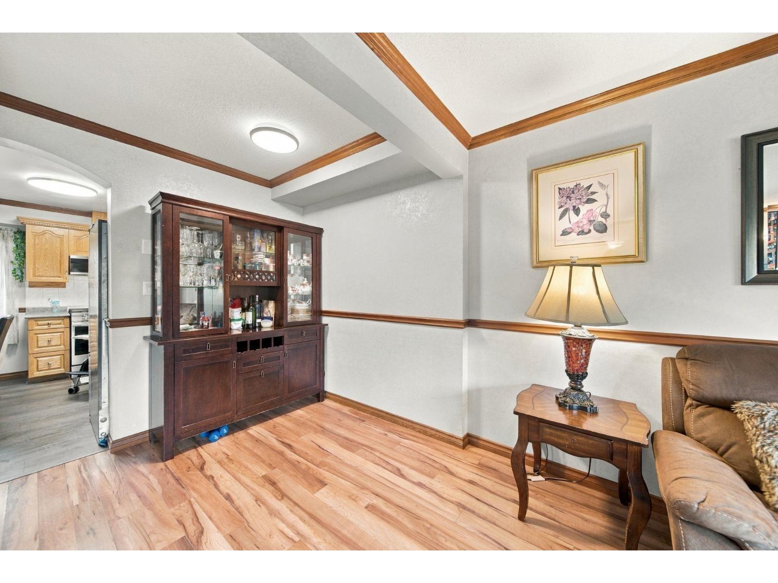 16 11735 89a Avenue Property Photo 7