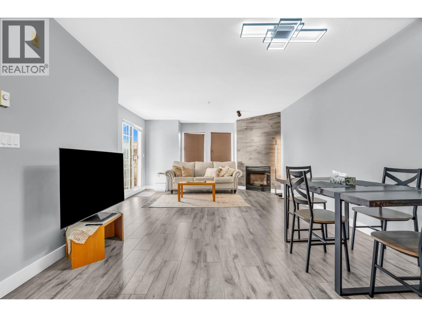 301 1655 Grant Avenue Property Photo 4