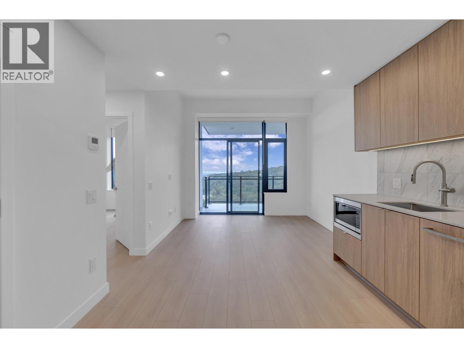 2703 626 CLAREMONT STREET Property Photo 1