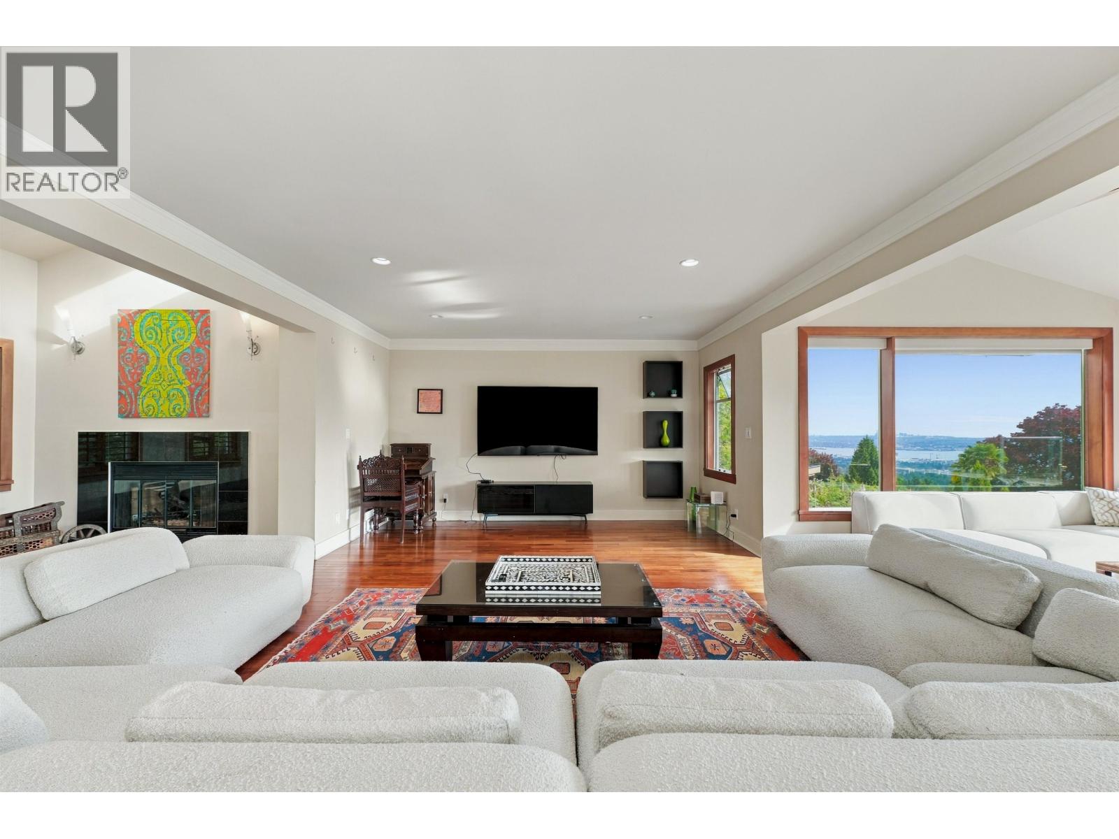 1035 King Georges Way Property Photo 11