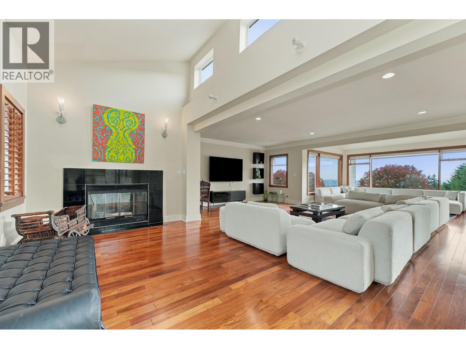 1035 King Georges Way Property Photo 14