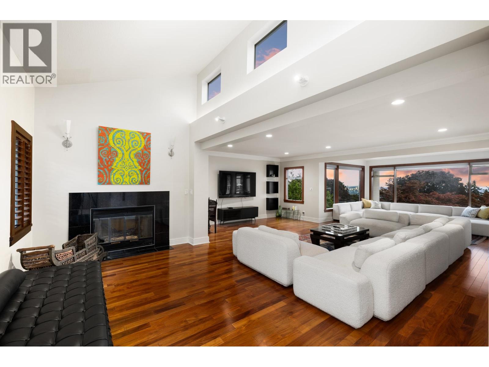 1035 King Georges Way Property Photo 15