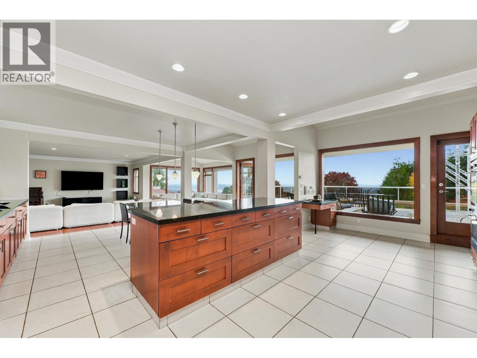 1035 King Georges Way Property Photo 15