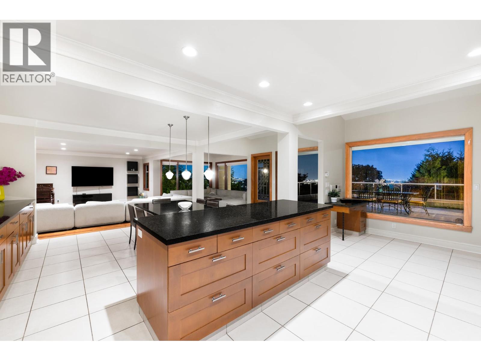 1035 King Georges Way Property Photo 18