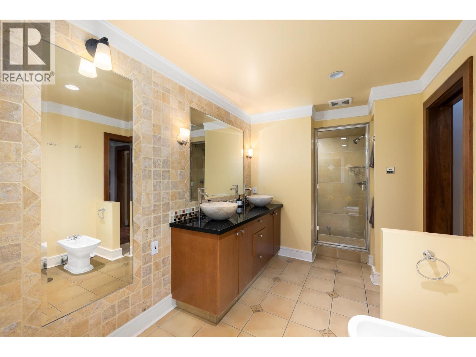 1035 King Georges Way Property Photo 27
