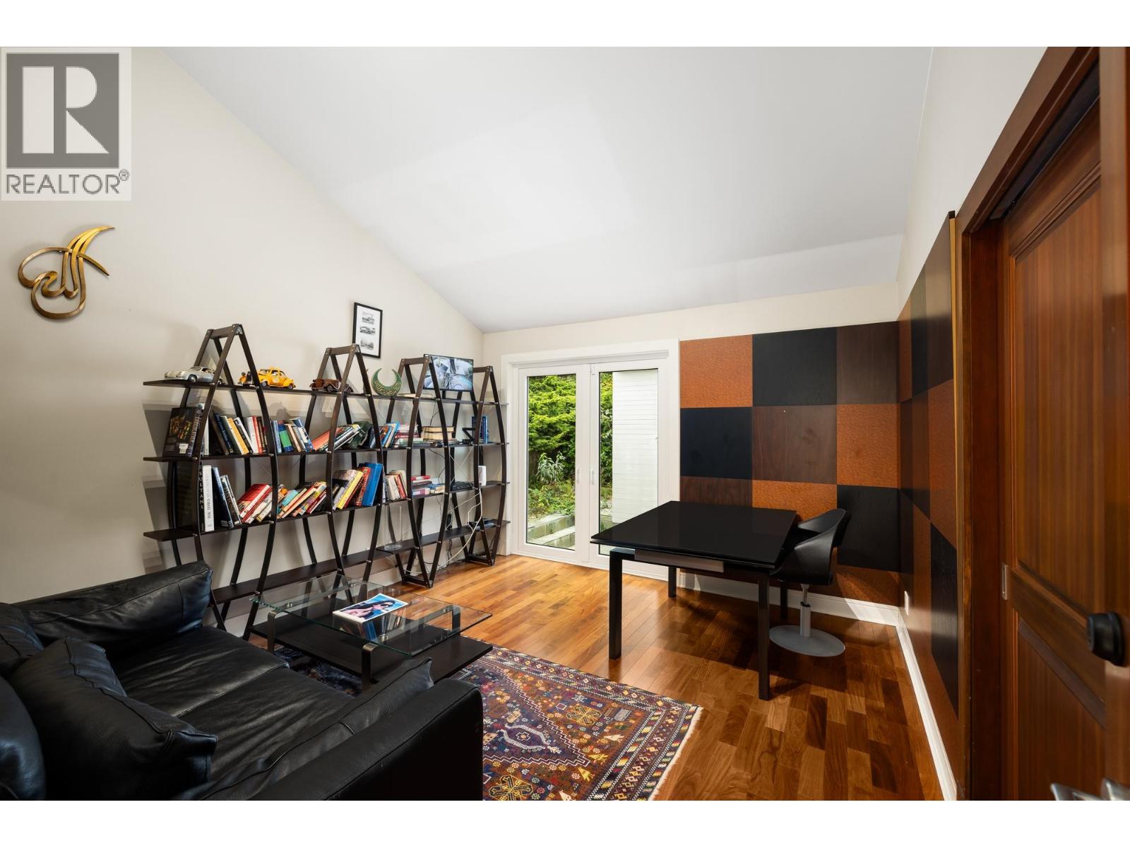 1035 King Georges Way Property Photo 33