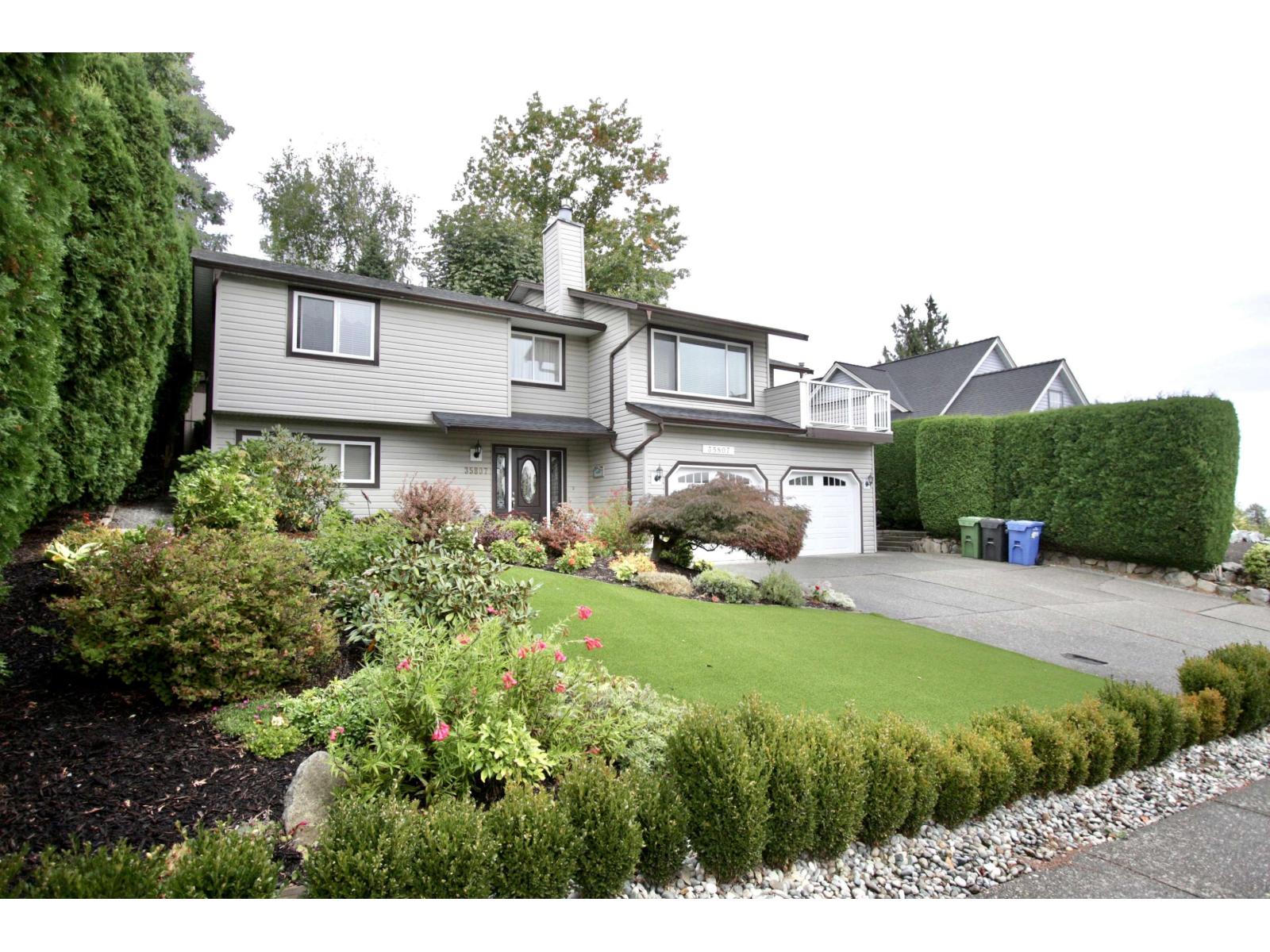 35807 Sunridge Place Property Photo 2