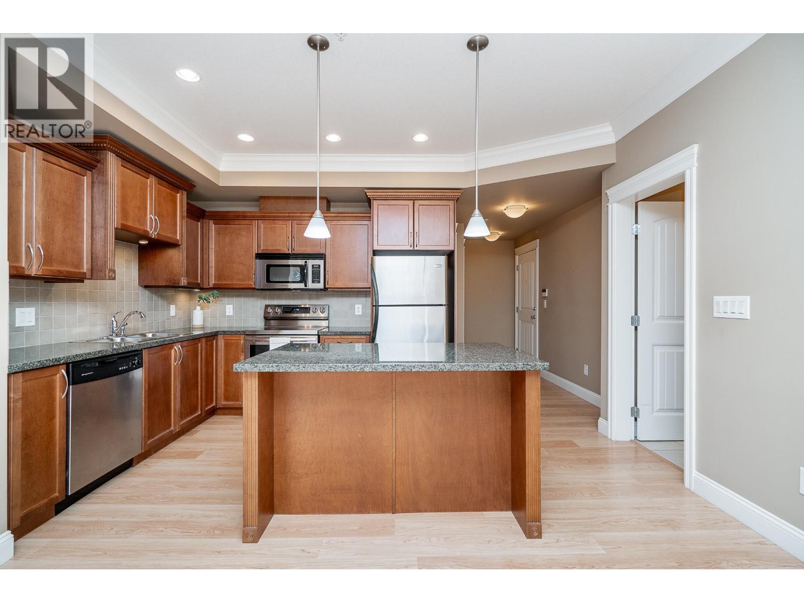 301 22150 Dewdney Trunk Road Property Photo 3