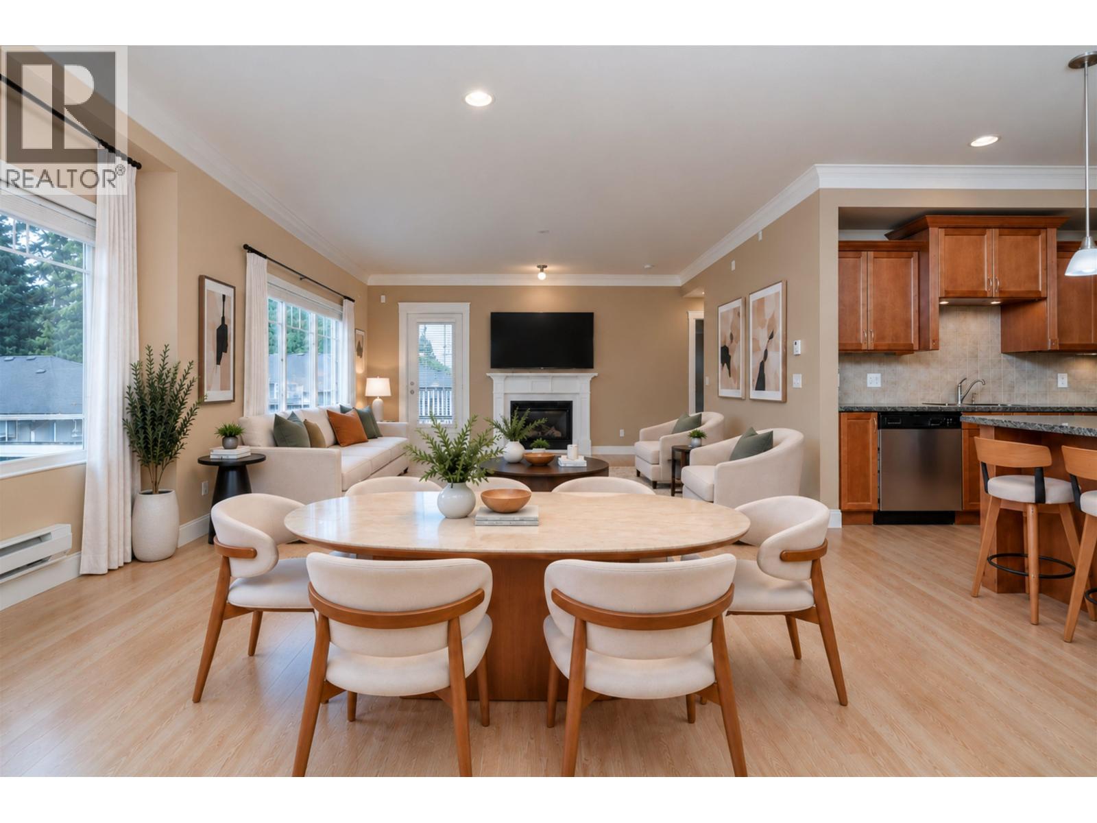 301 22150 Dewdney Trunk Road Property Photo 7