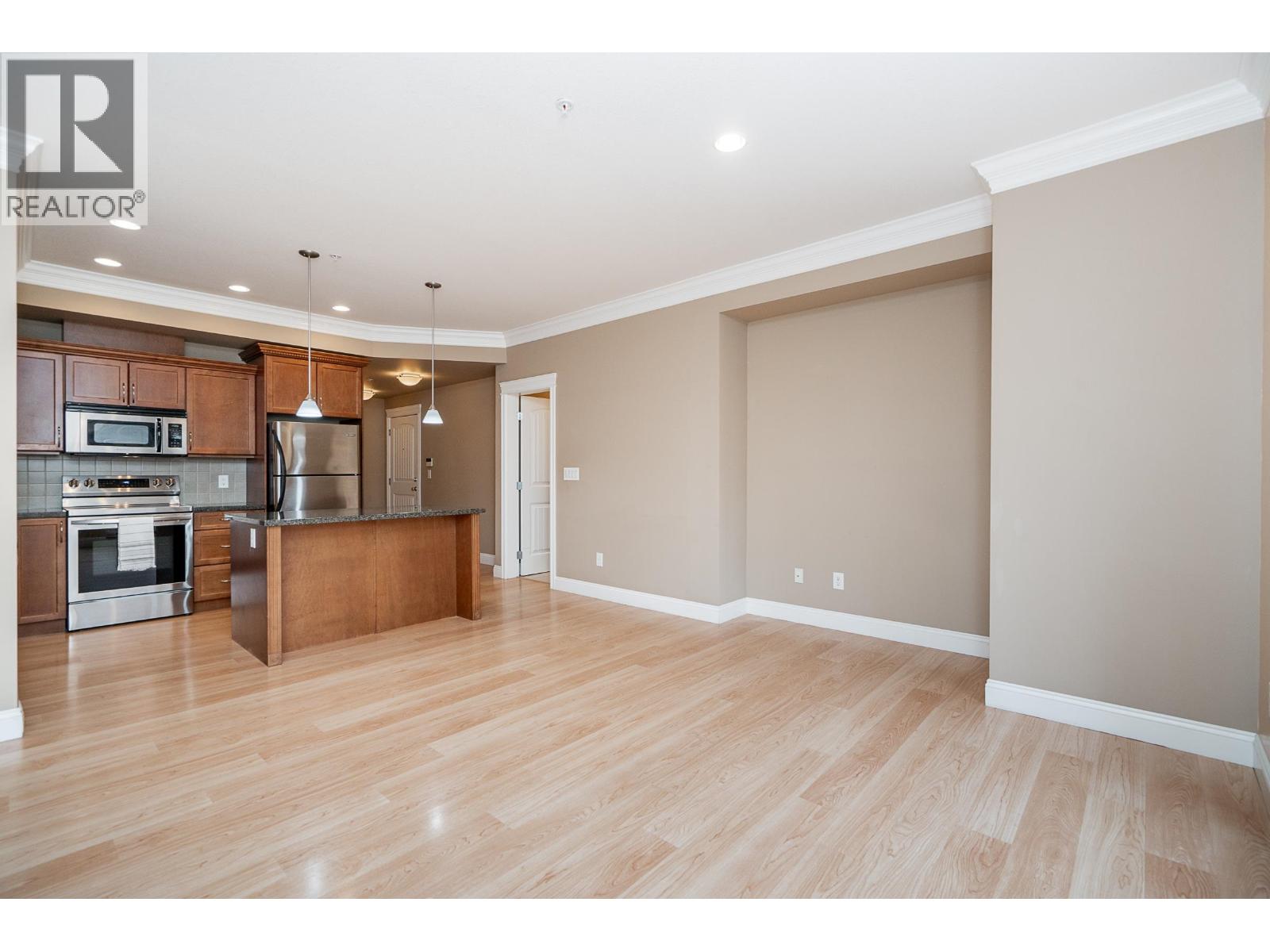 301 22150 Dewdney Trunk Road Property Photo 9